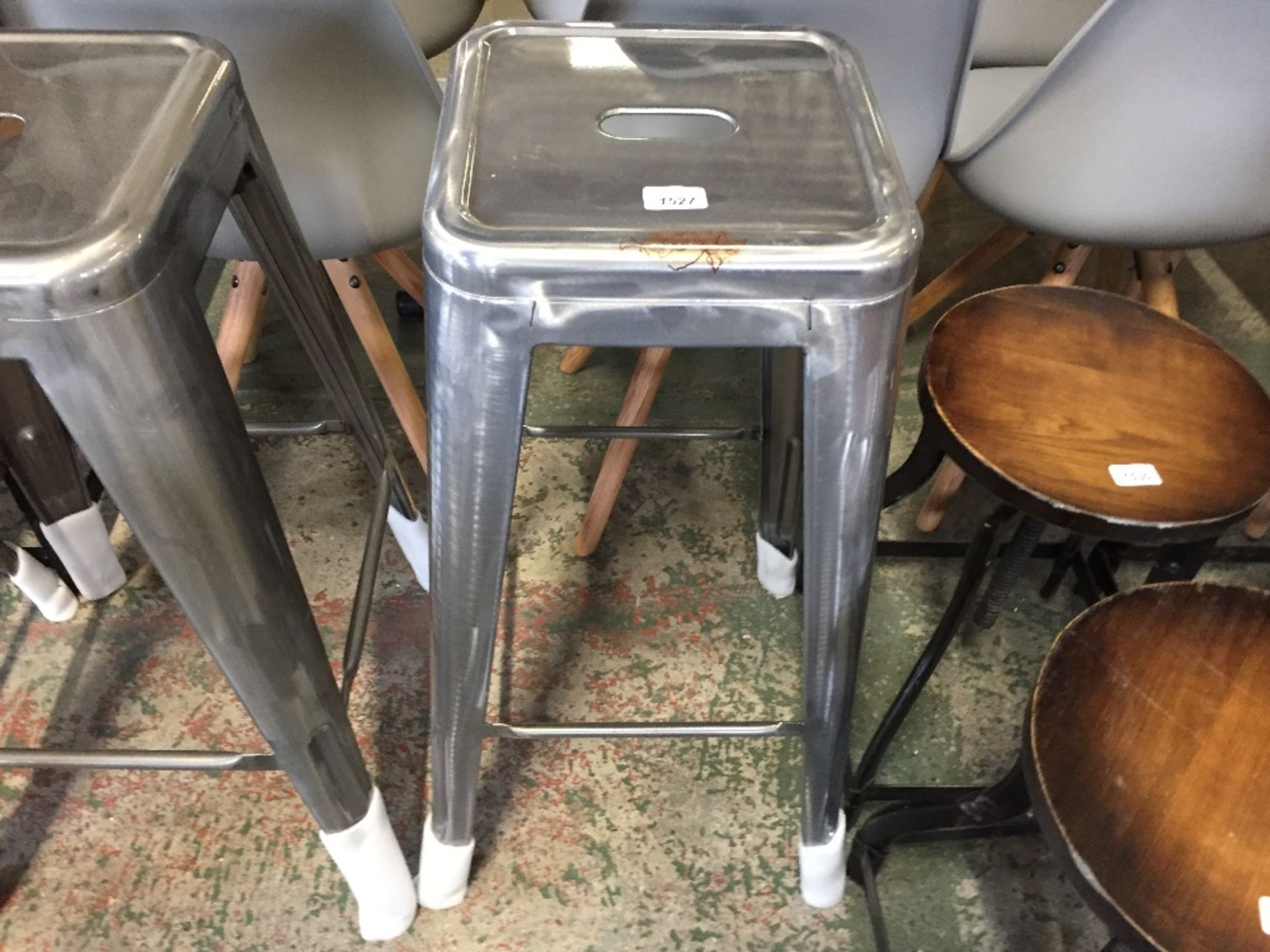 METAL BAR STOOL