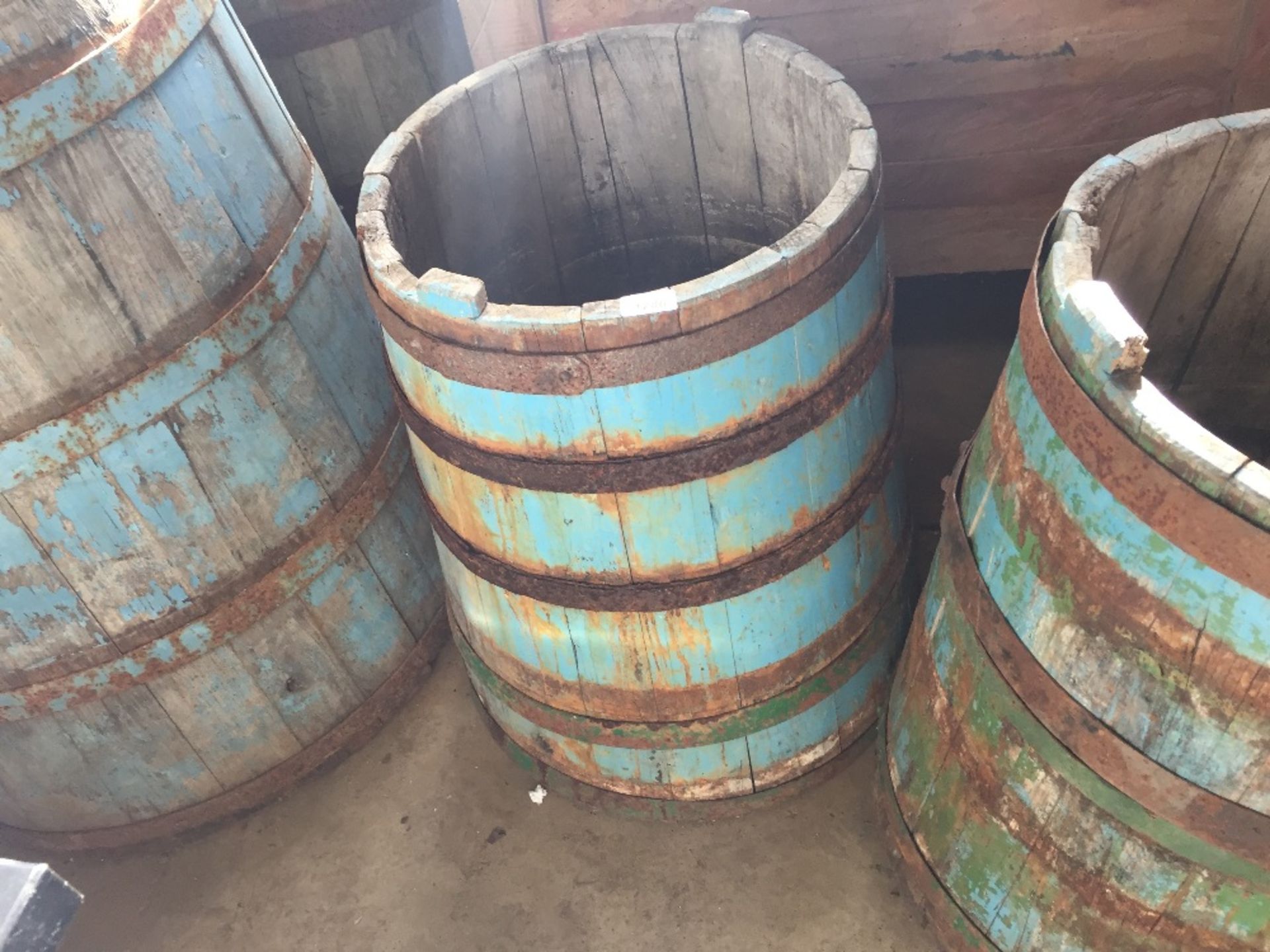 SMALL WOODEN BARREL