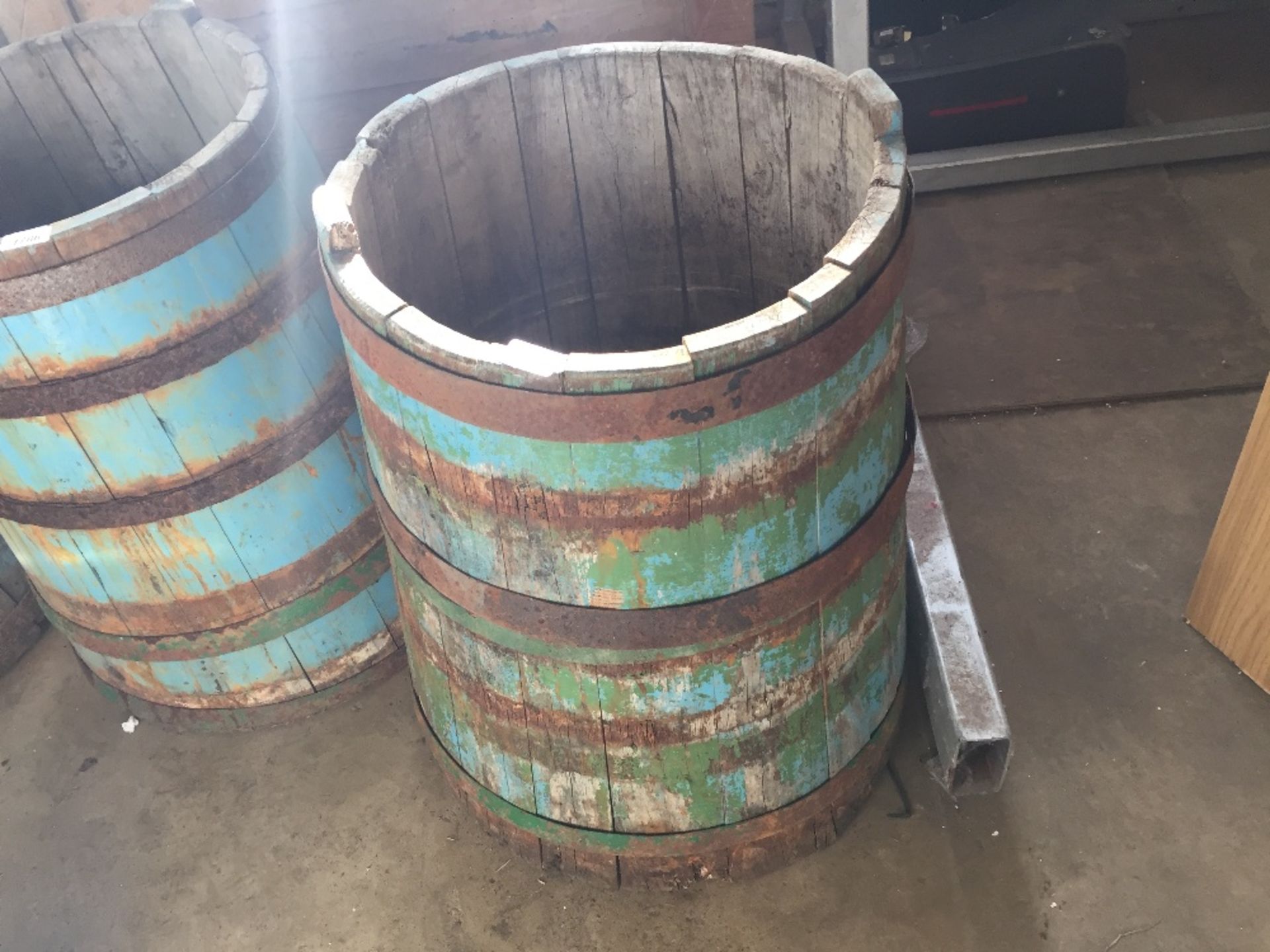 SMALL WOODEN BARREL