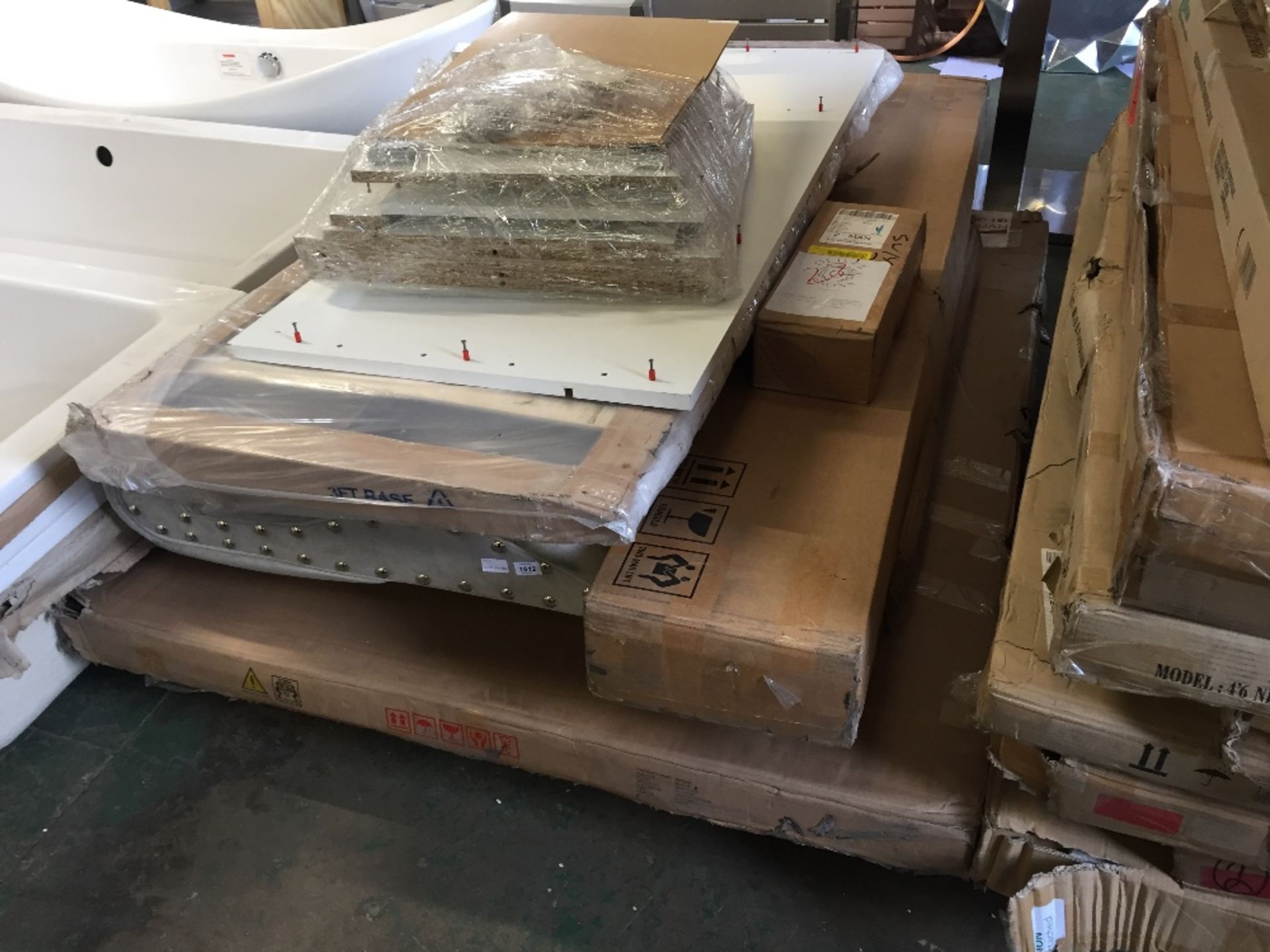 pallet of bed parts and furniture (RZG1335 -8087) -(BYCT1067 -8087)- (AMOS1186 -8645) (return, damag