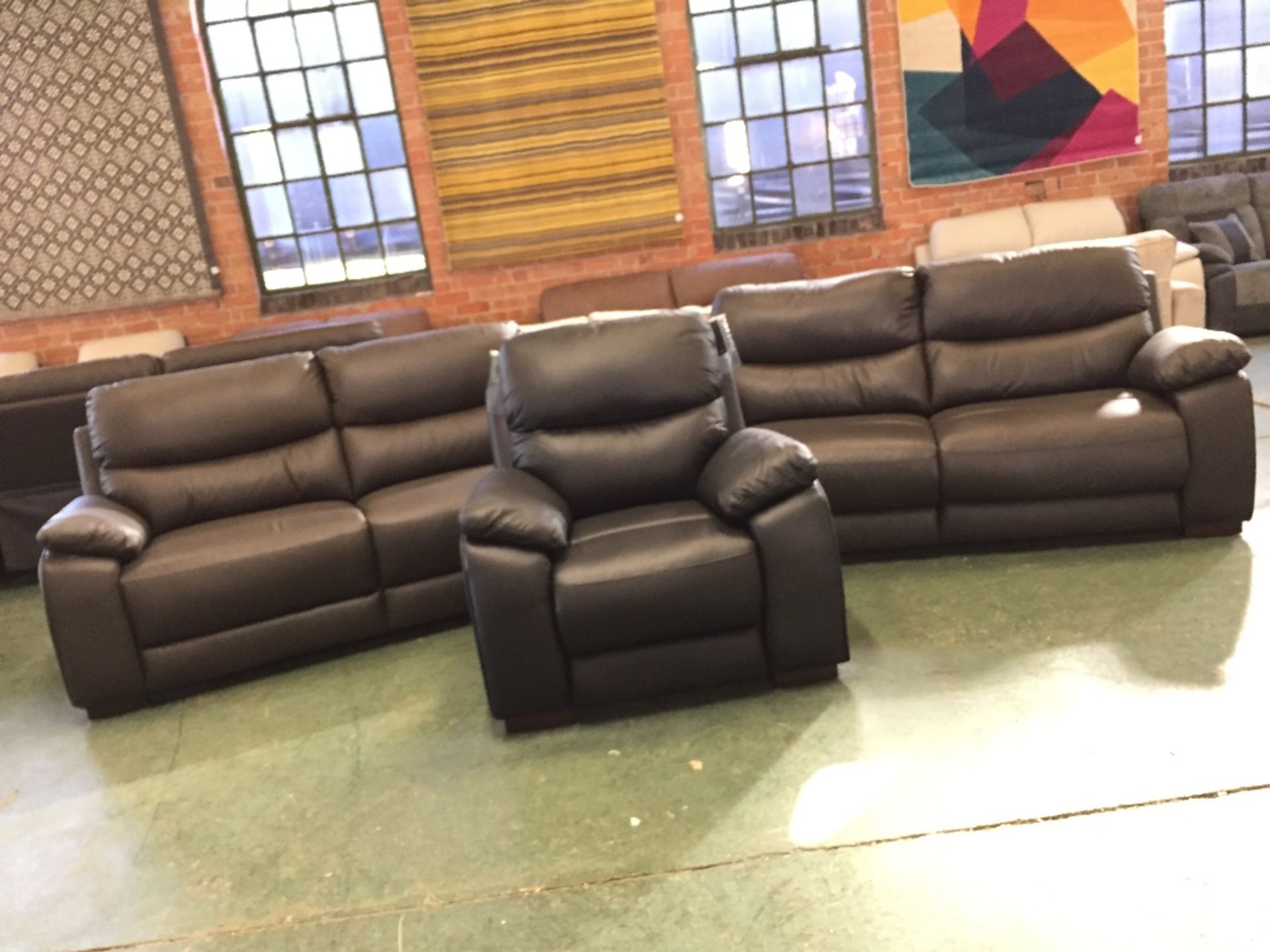 2 X BROWN LEATHER 3 SEATER SOFAS AND BLACK LEATHER