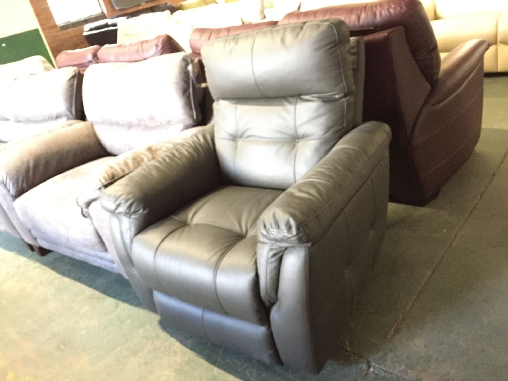 BROWN LEATHER MANUAL RECLINING CHAIR WITH ADJUSTAB