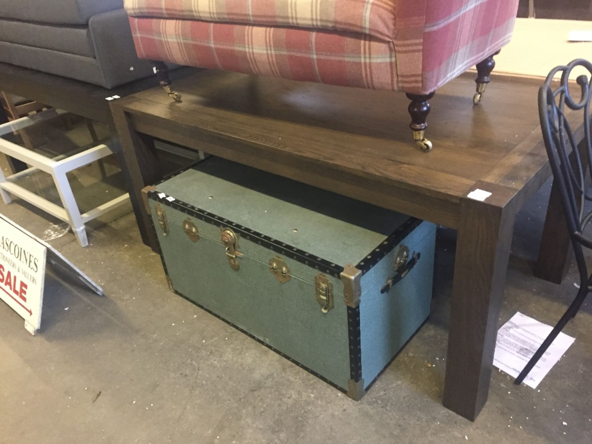 WALNUT EXTENDING TABLE