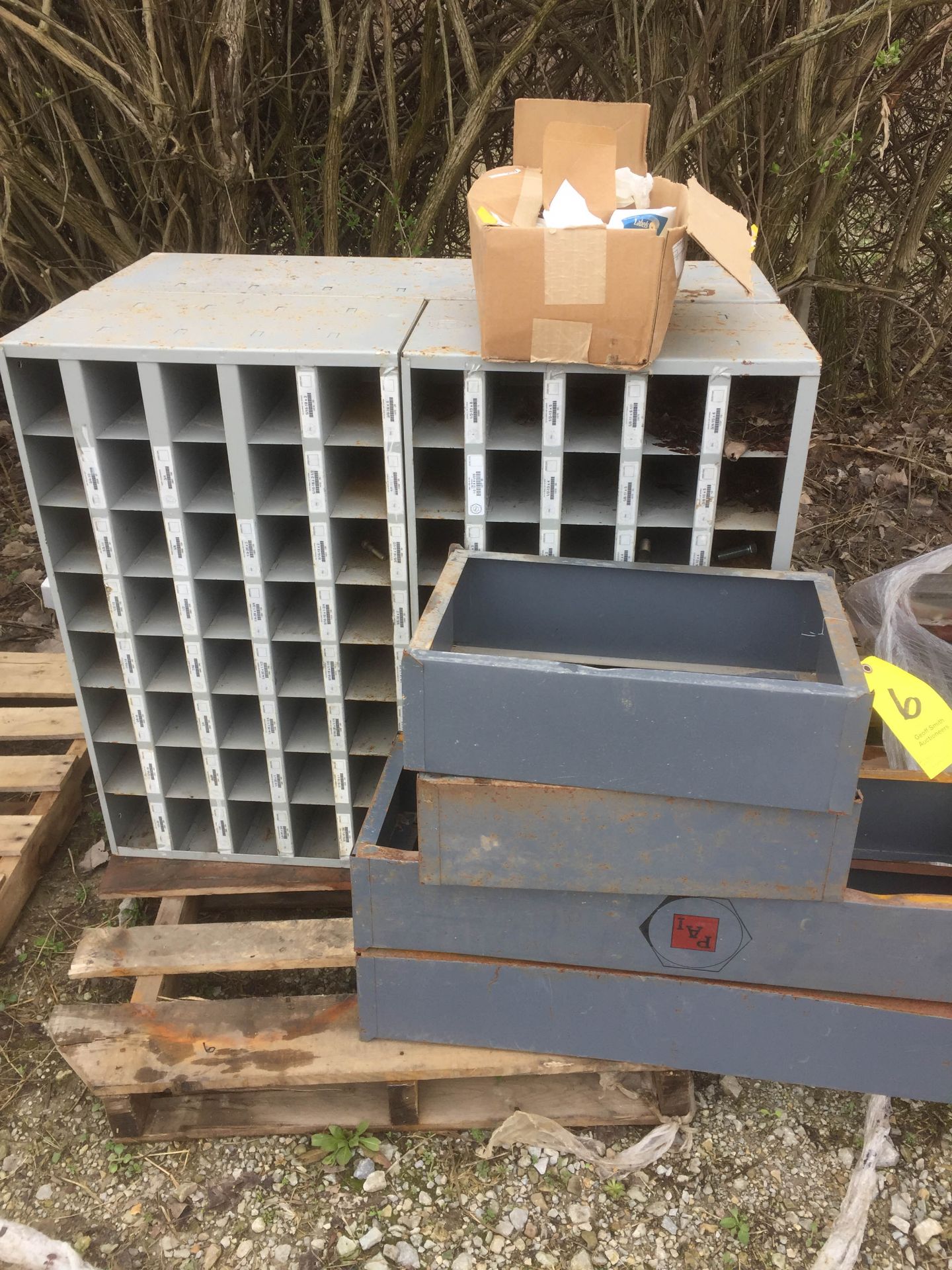 PIGEON HOLE BOLT BINS