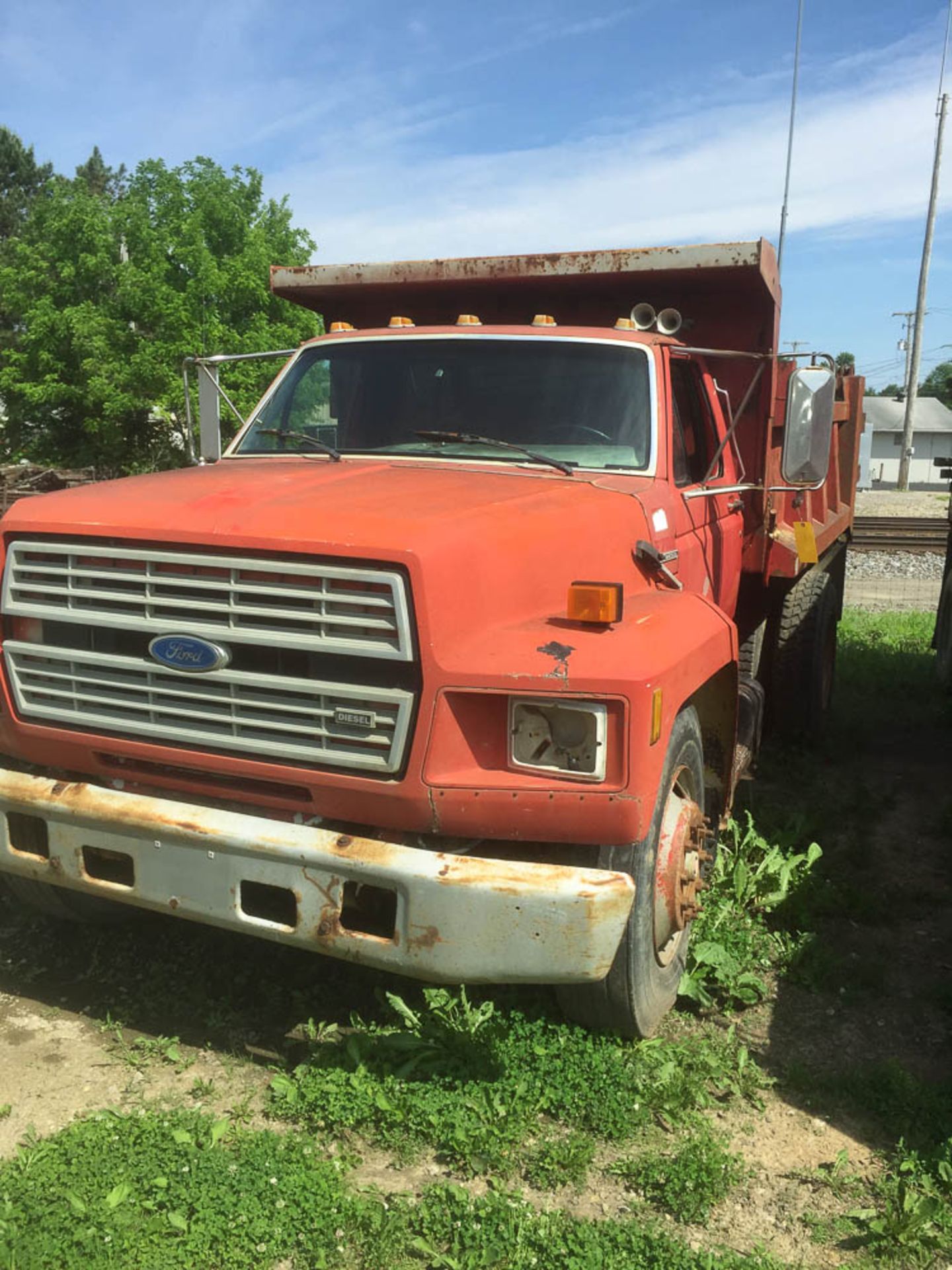 1988 Ford f700 dump truck