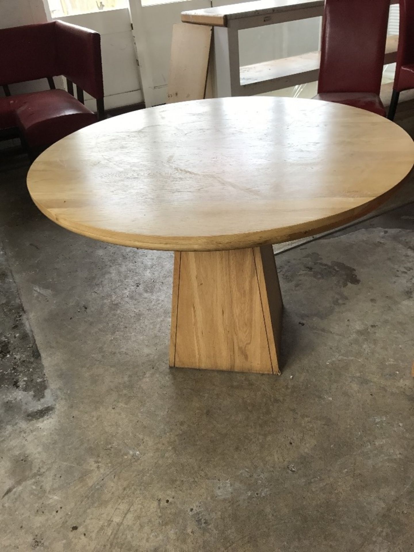 Excellent quality wooden dining table, seats up to 6 with wooden pedestal base