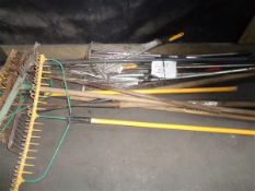 Quantity of metal rakes