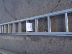 Aluminium extending ladder