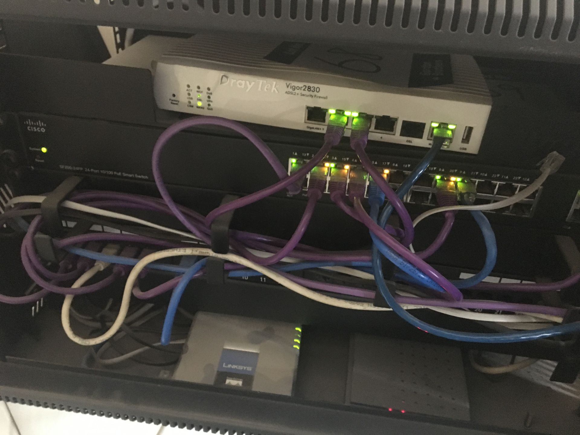 Cisco SF200-24FP rack mounted 24 Port 10 / 100 POE smart switch with Cat 5e rack mounted 24 port - Image 4 of 4