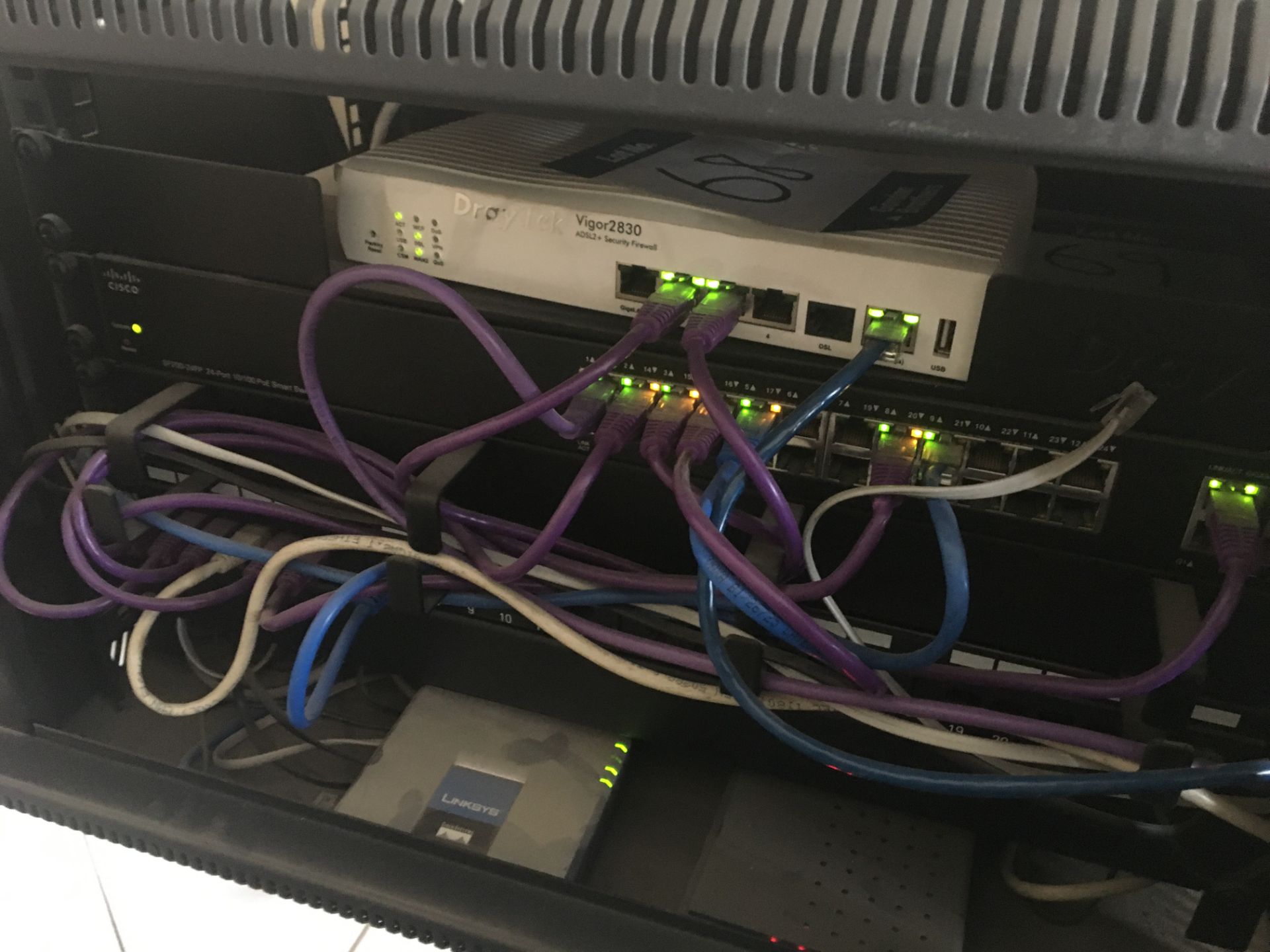 Cisco SF200-24FP rack mounted 24 Port 10 / 100 POE smart switch with Cat 5e rack mounted 24 port - Image 2 of 4