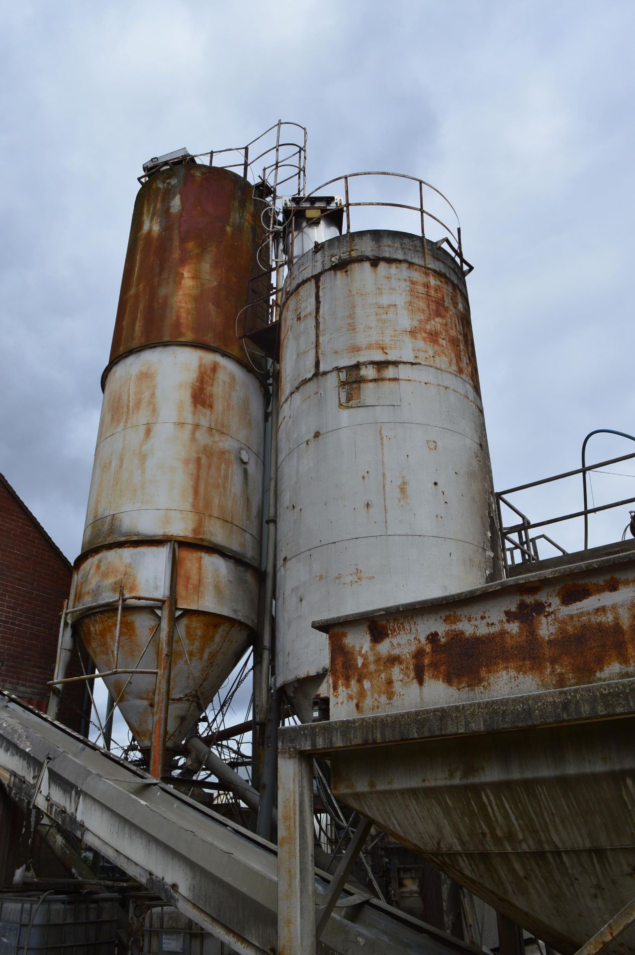 Approx. 20 cu. Metre Wet & Dry Concrete Batching Plant comprising:- 2 x RSJ frame mounted 20 tonne - Image 2 of 18