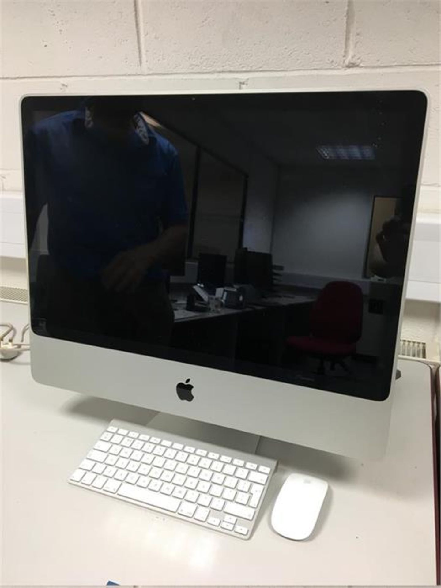 Apple iMac 24" / 2 computer, Model: A1225 complete with wireless keyboard and mouse