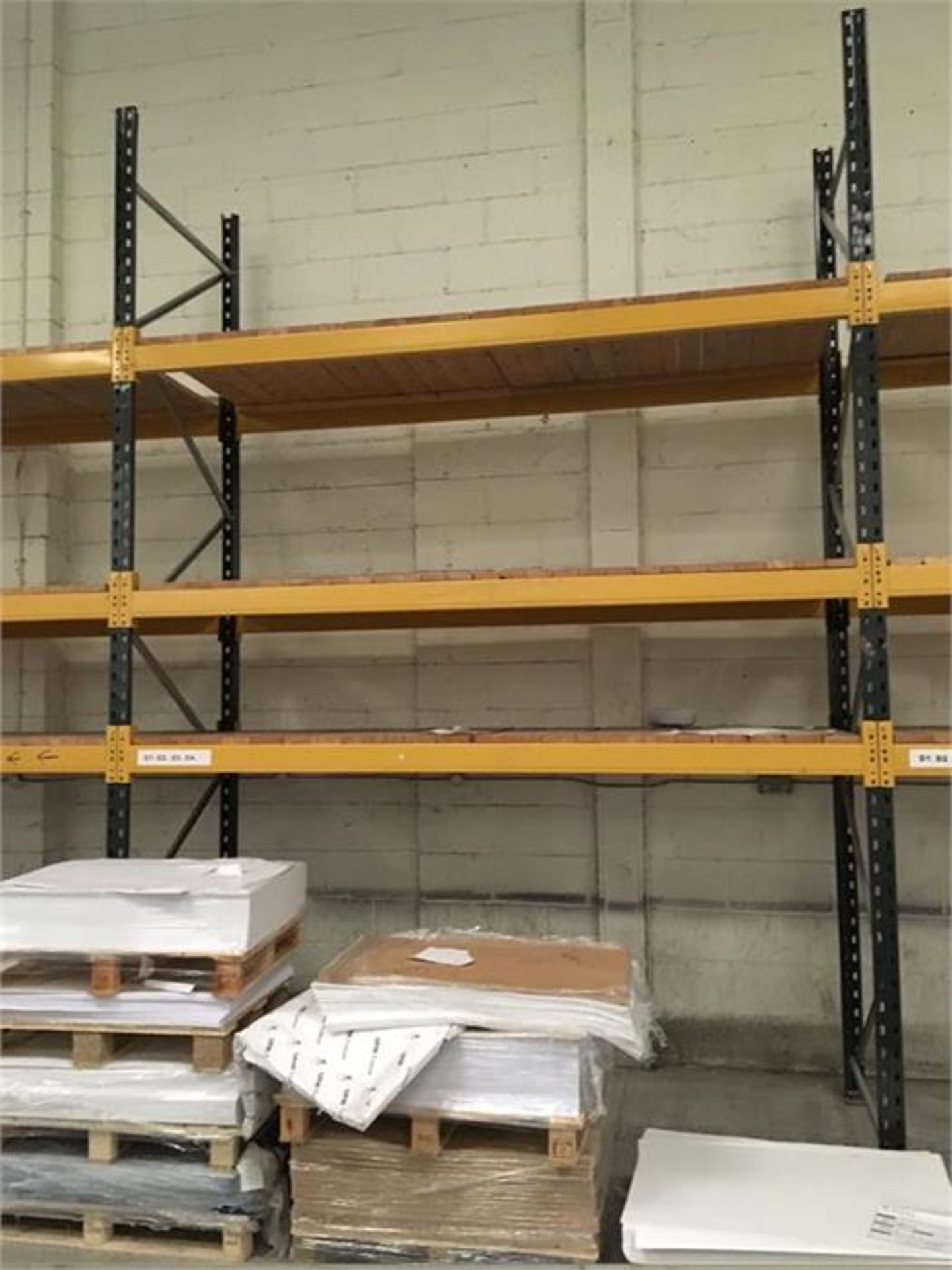 Six bays of boltless pallet racking comprising 8 x uprights and 36 x crossbeams (NB: excludes - Bild 2 aus 3