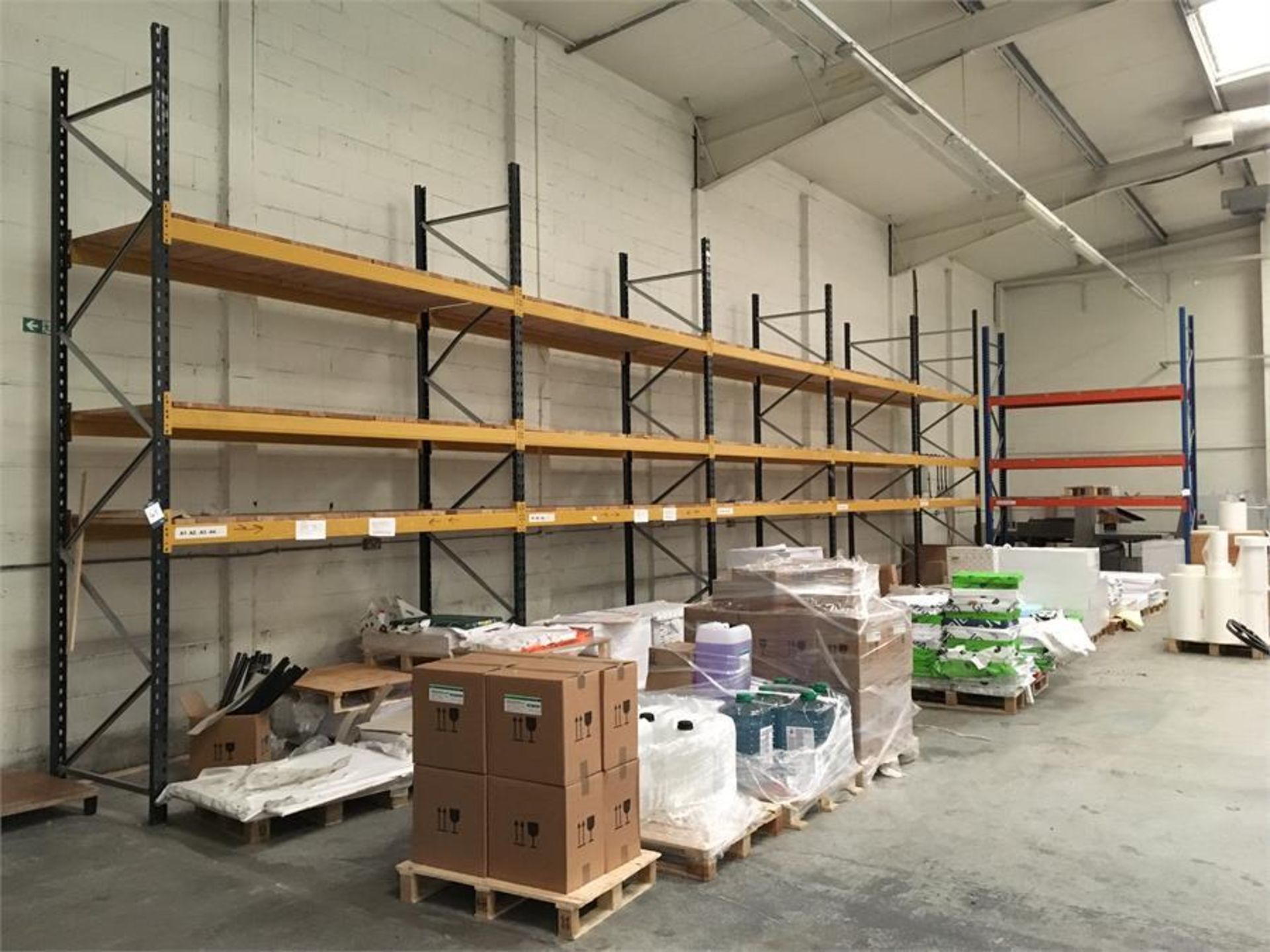 Six bays of boltless pallet racking comprising 8 x uprights and 36 x crossbeams (NB: excludes