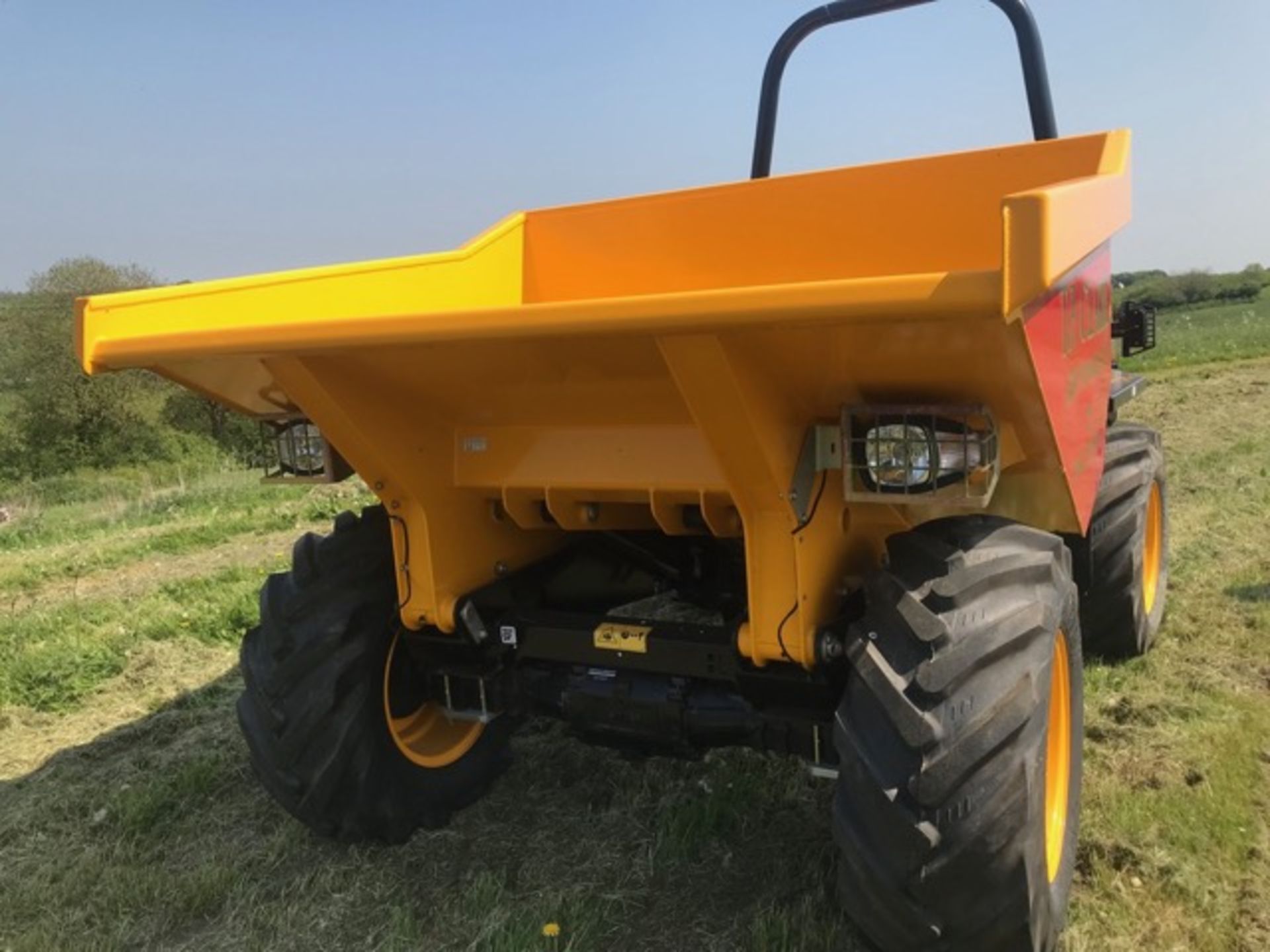 JCB model 6FT articulated dump truck, 2016, 2 recorded hours unused on site - Image 4 of 9