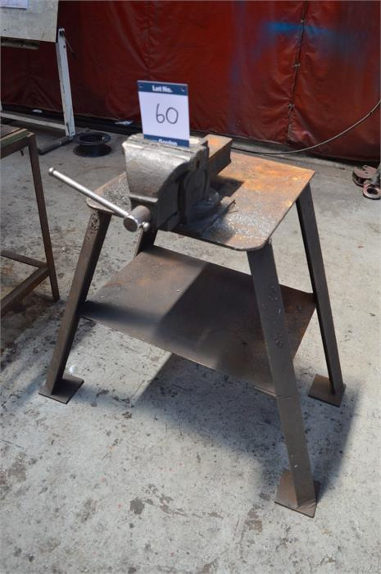 Bench mounted vice with bench mounted manual guillotine