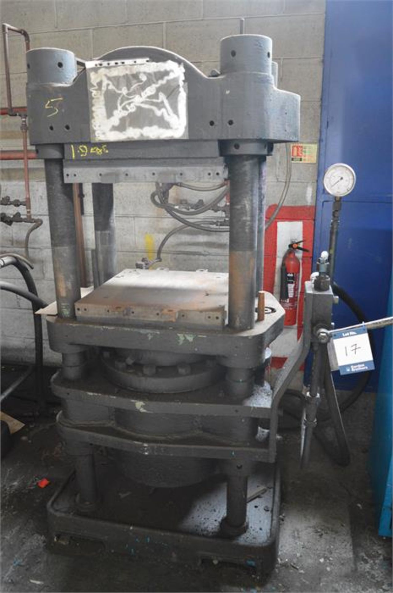 Bradley & Turton, hydraulic upstroke platen press, 20" x 20" steam heated platen, Capacity: 100