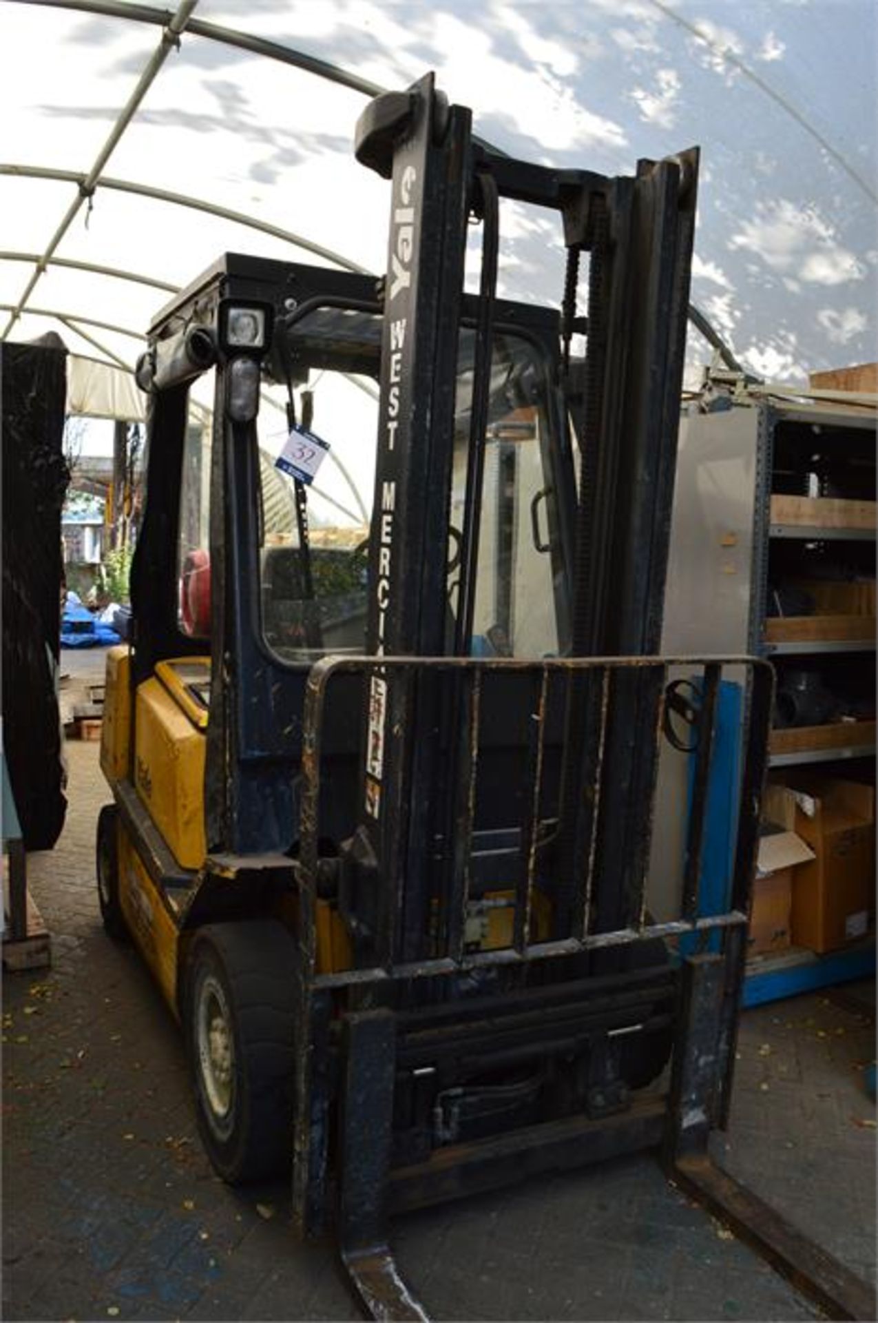 Yale, GLP25RF V2420 LPG counter balance forklift truck, Serial No. A875B29003B (2004), Hours: TBC (