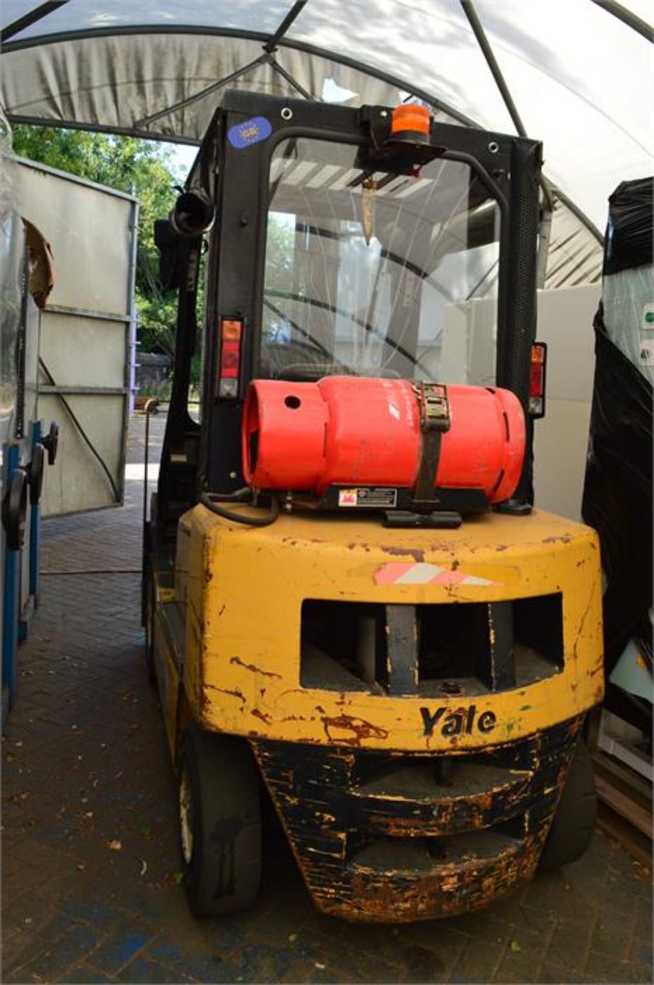 Yale, GLP25RF V2420 LPG counter balance forklift truck, Serial No. A875B29003B (2004), Hours: TBC ( - Image 3 of 3