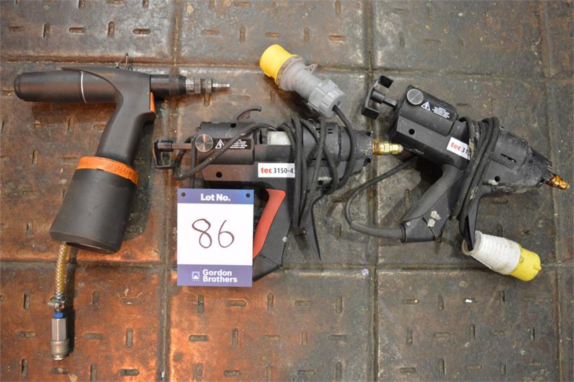 Miscellaneous lot comprising: 2 x TEC, 3150-43, 110v hot glue guns and air power 4 rivet gun