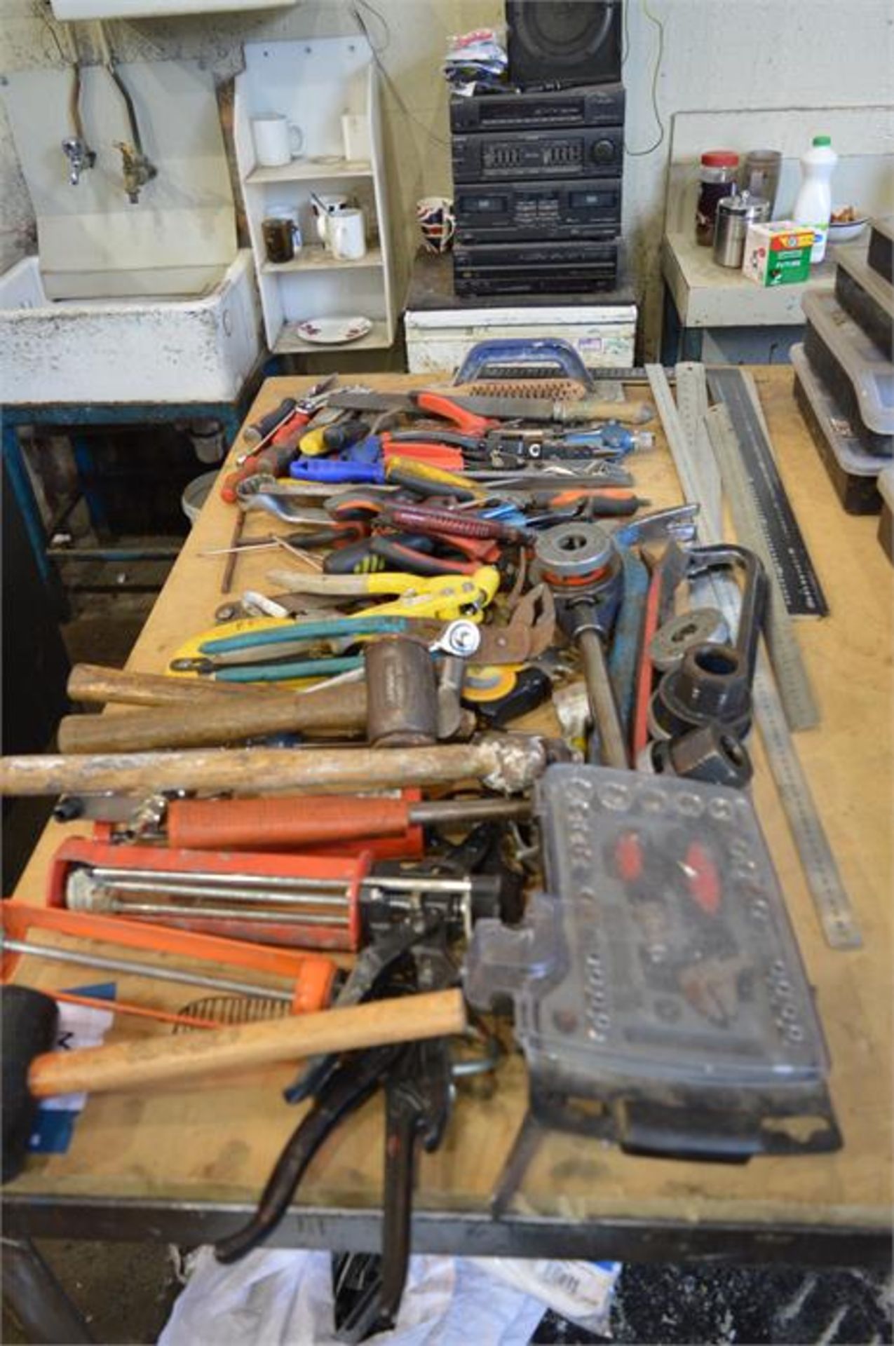 Handtools to include: saws, tape measures, screw drivers, hammers, spirit levels etc., as lotted - Image 3 of 3