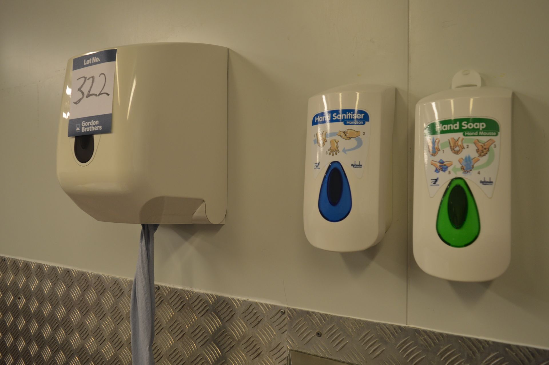 Soap / sanitiser dispensers and paper towel dispensers, wall mounted (Located at Crantock Bakery, - Bild 4 aus 4