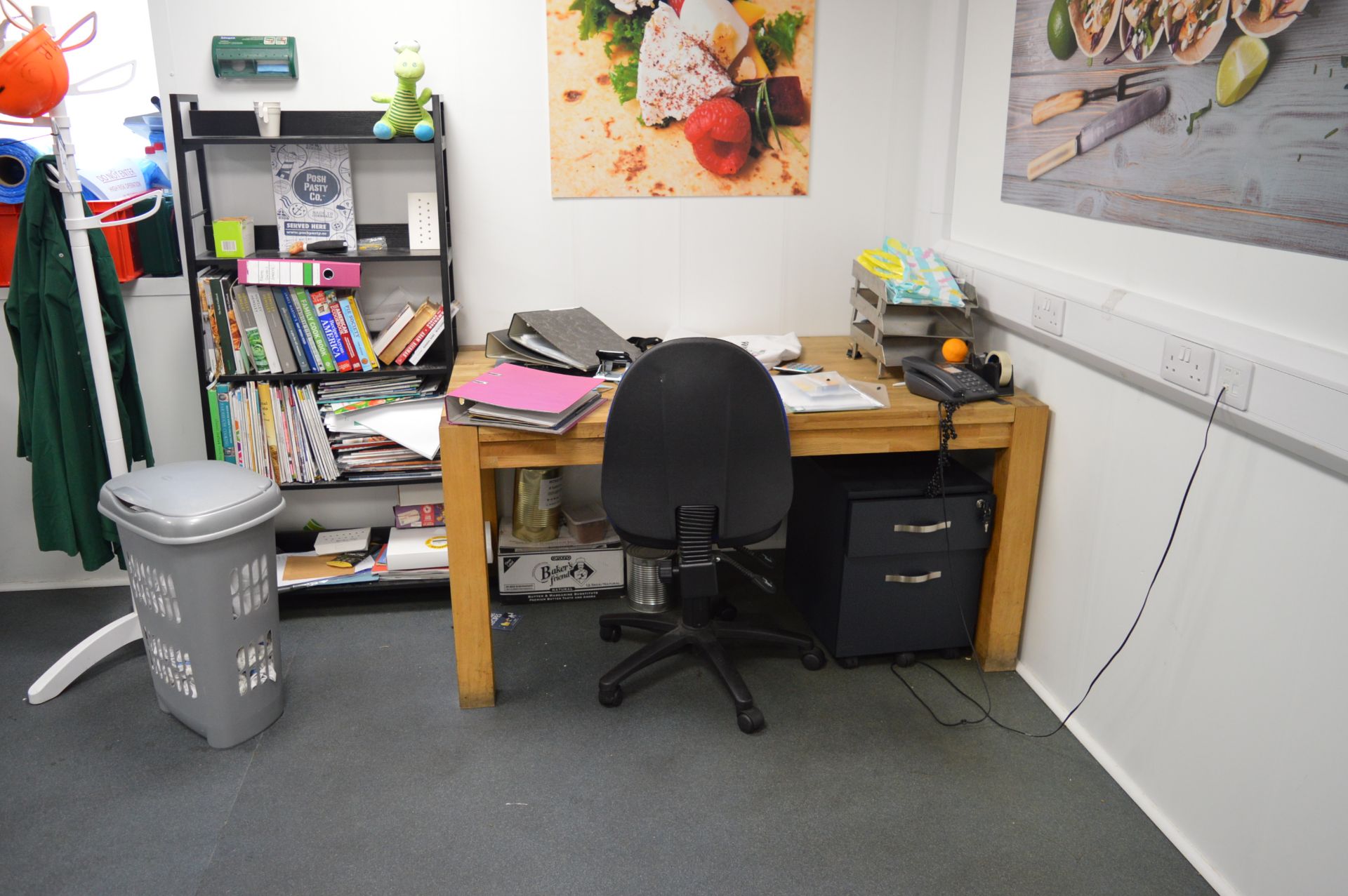 Optoma retractable projector screen, desk with 2 - office chairs, electric heater, 2 - plastic - Image 6 of 6