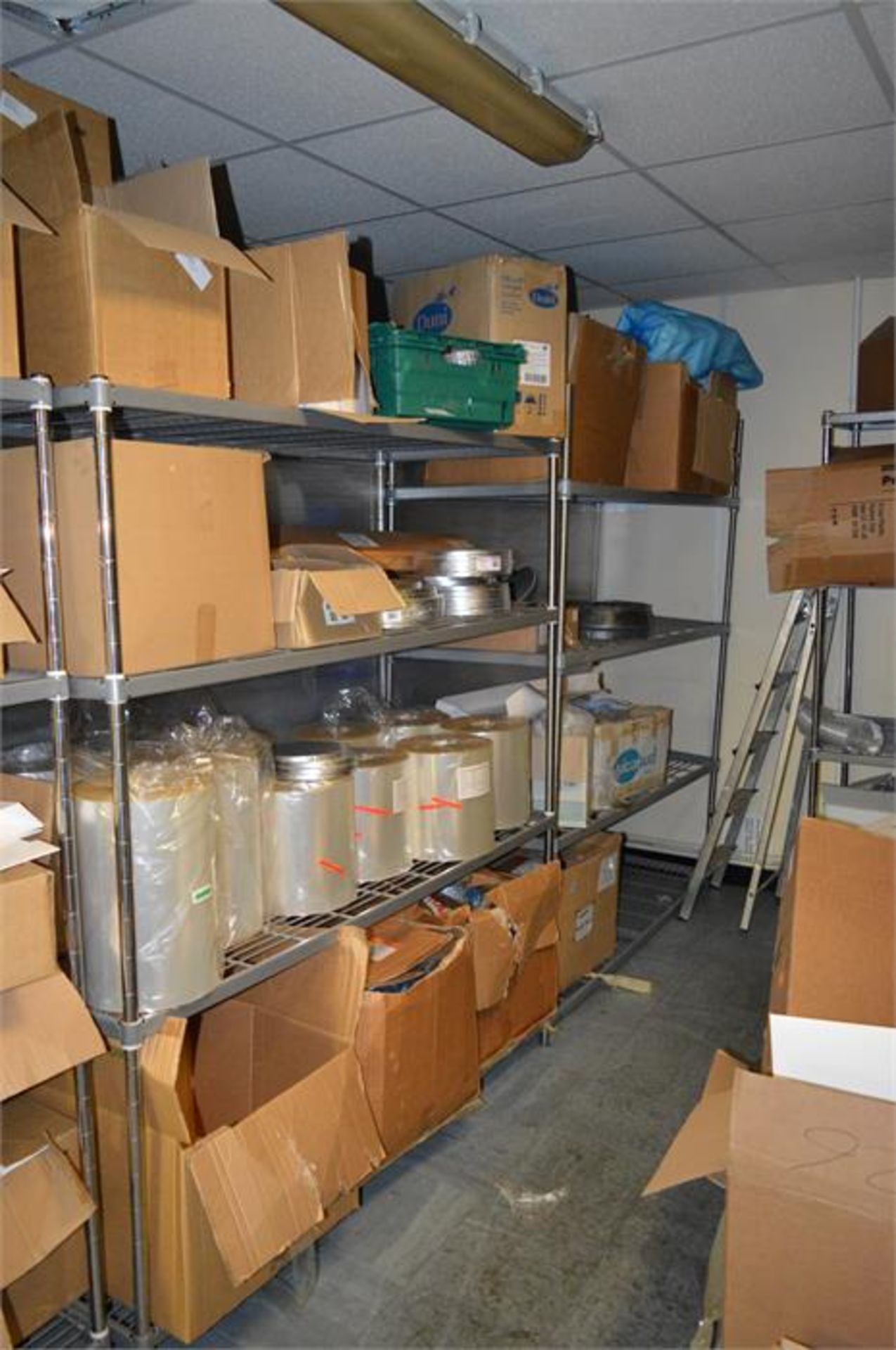 Contents of stock room to include: Packaging materials, oversides, cake bases, boxes, poly film, - Bild 6 aus 7