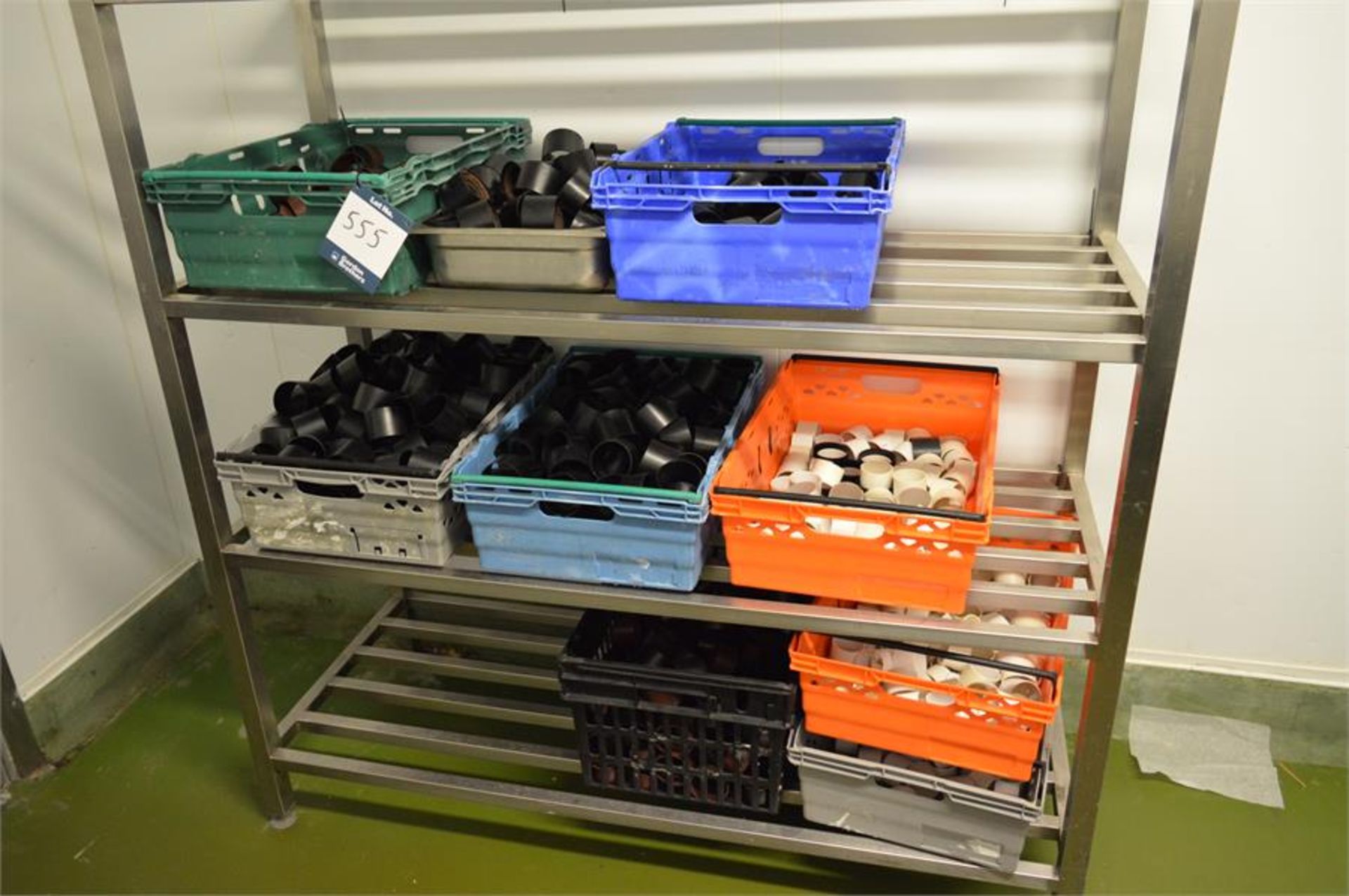 8 x trays of circular plastic moulds, as lotted (shelf unit not included) (Located at Continental - Bild 3 aus 3