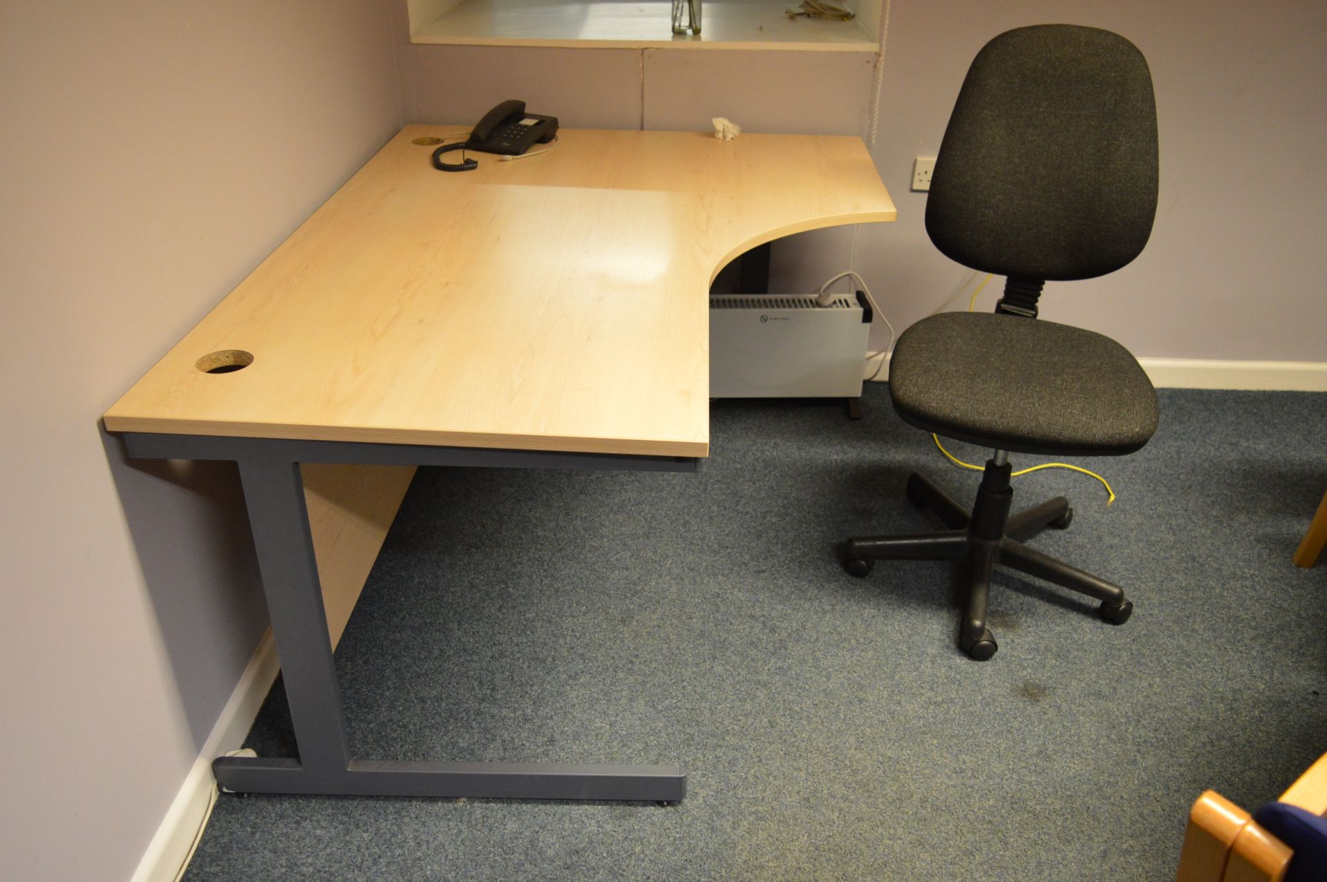 Optoma retractable projector screen, desk with 2 - office chairs, electric heater, 2 - plastic - Image 2 of 6