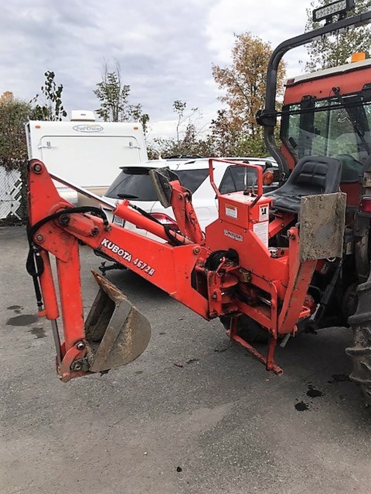 KUBOTA backhoe, MOD: 4672A, 2005, c/w BUCKET - Image 2 of 6