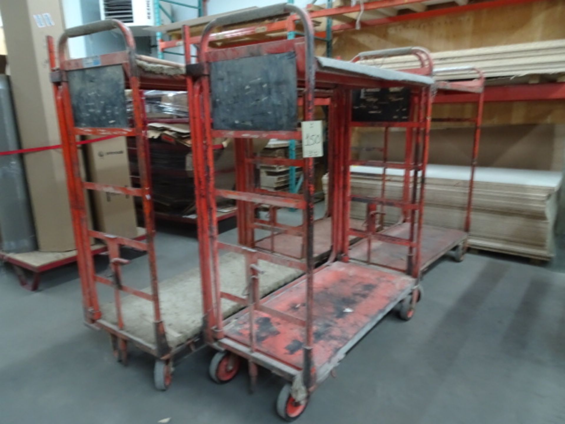 Lot de (4) Chariots de transport en acier 2 niveaux 29"x 58"x 75" /(4) steel cart 2 shelves - Image 2 of 4