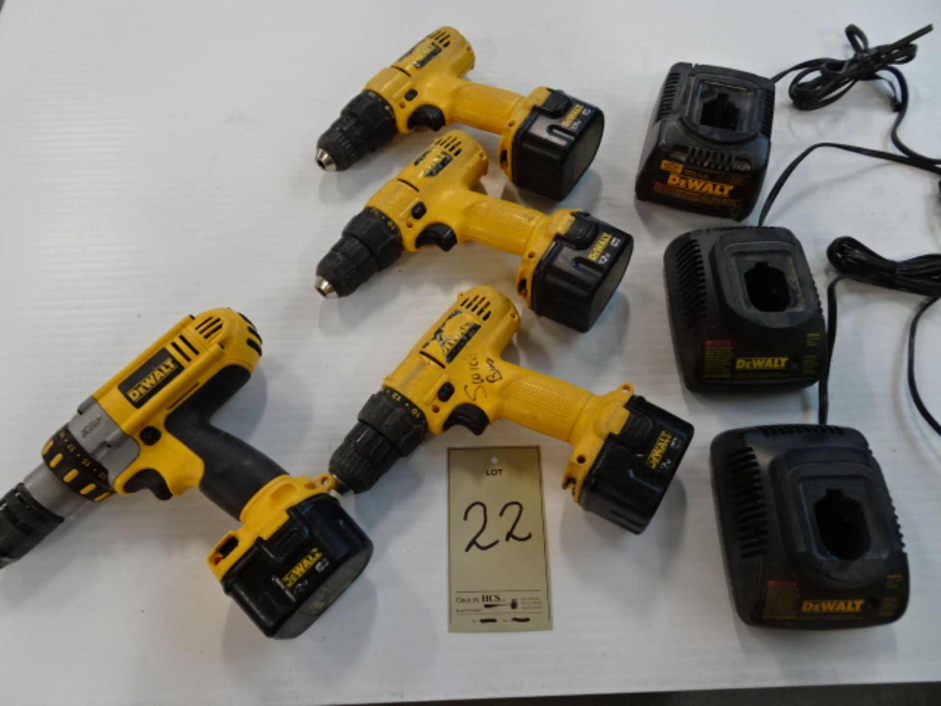 Lot de (4) perceuses à batterie 12 volts "Dewalt" (4) 12 volts Cordless drill driver