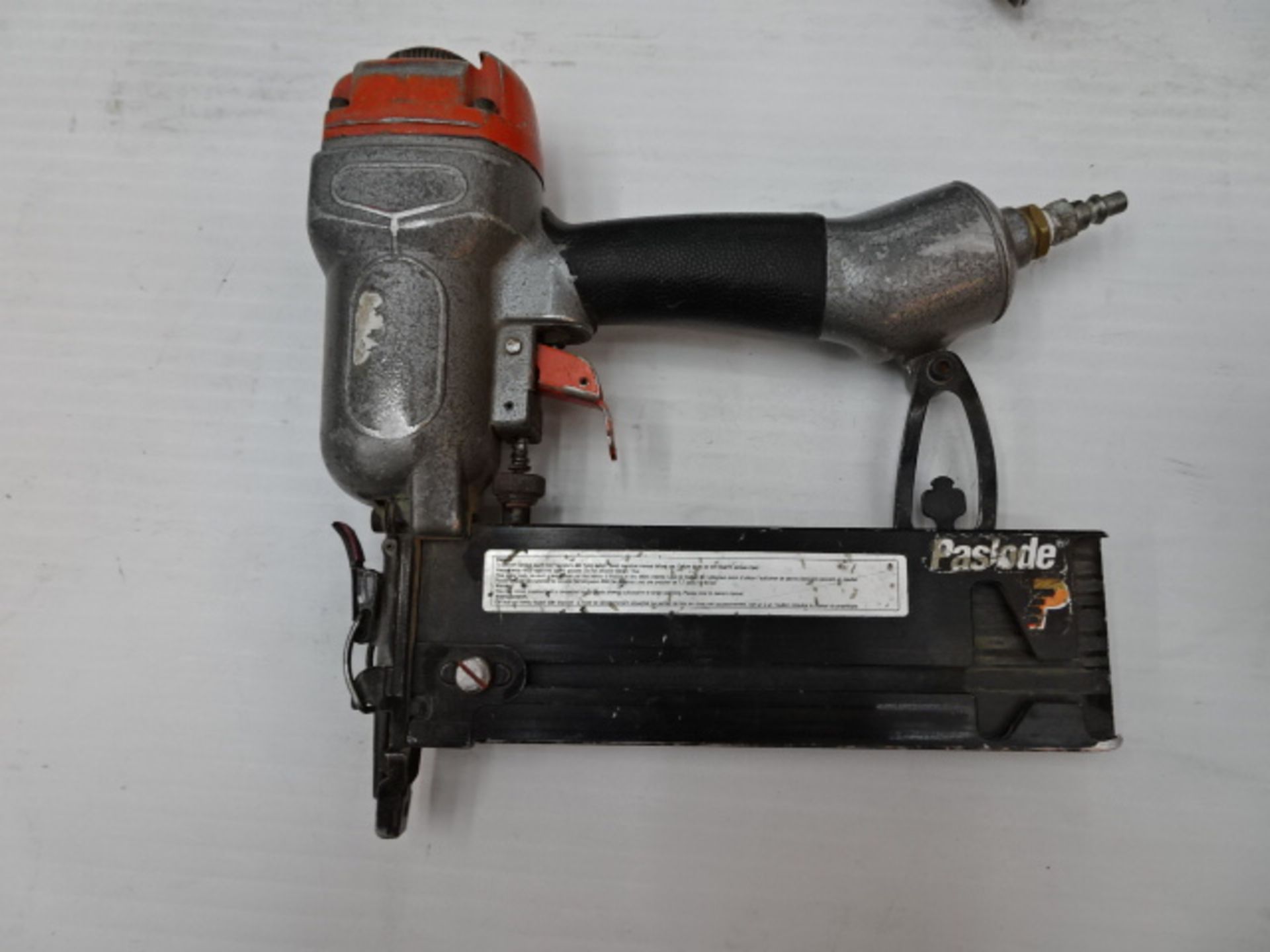 Lot de (6) outrils pneumatiques / (6) pneumatic tools - Image 6 of 10