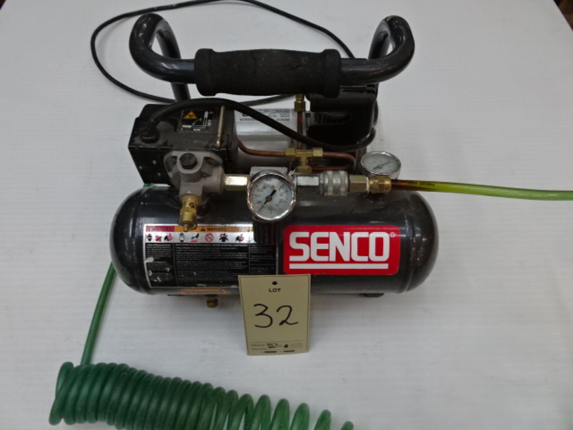 Compresseur d'air ½ h.p "Senco" ½ h.p Air compressor