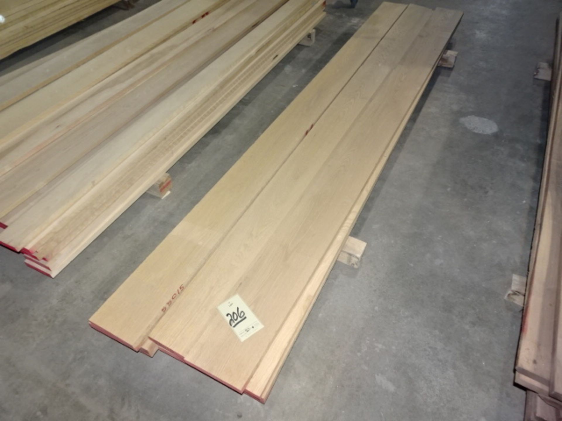 Lot de (± 11) planches en chêne brute 6"x 108"x 7/8"