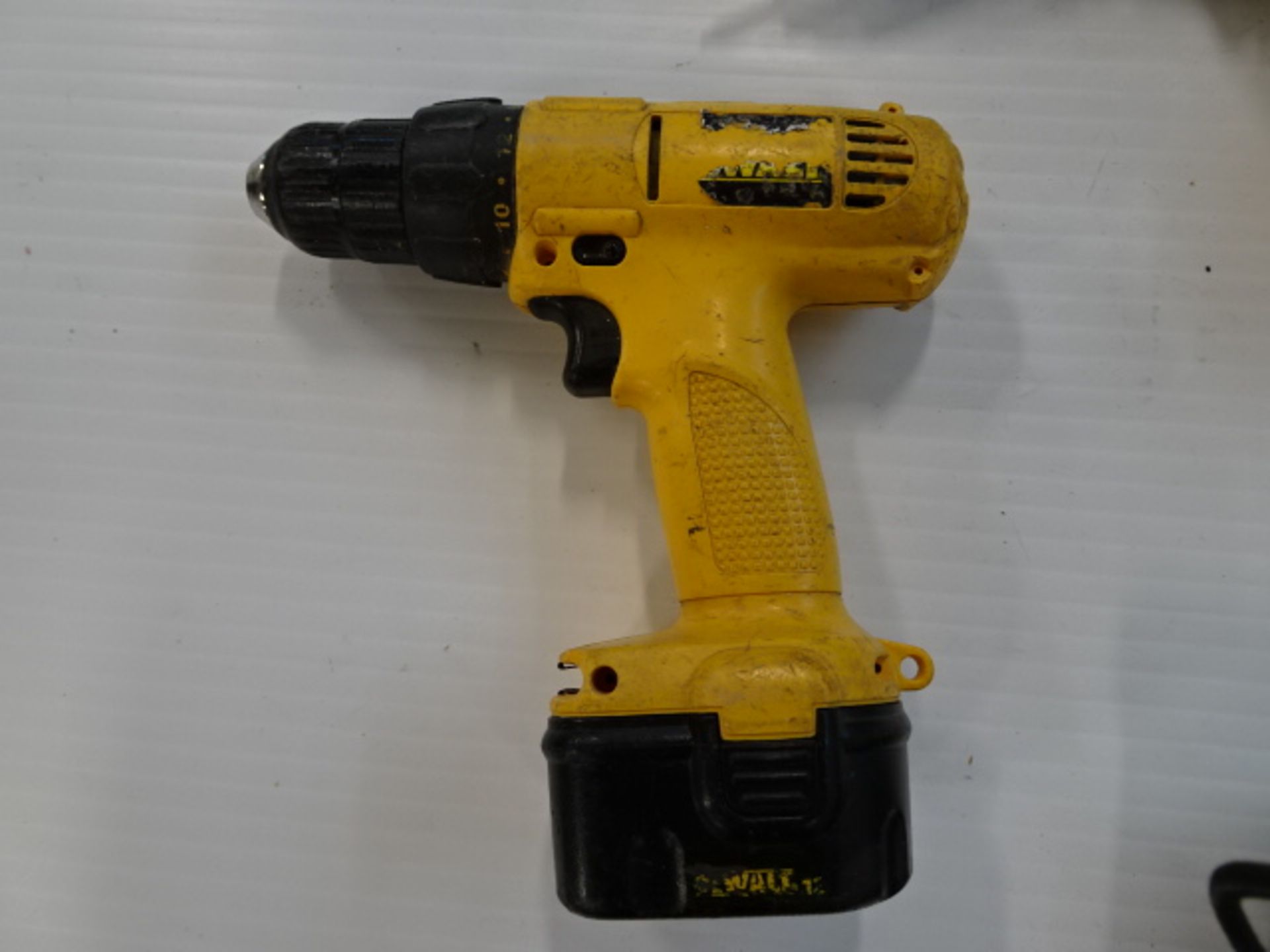 Lot de (3) Outils à batterie 12 volts "Dewalt" / Lot of (3) 12 volts Cordless tools - Image 2 of 7