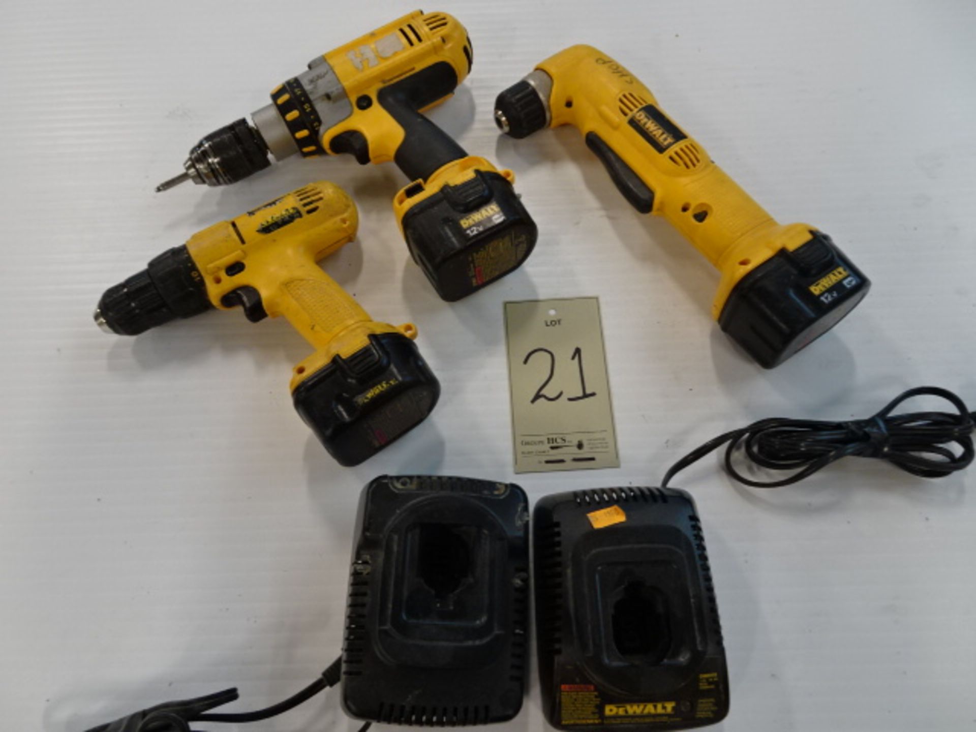 Lot de (3) Outils à batterie 12 volts "Dewalt" / Lot of (3) 12 volts Cordless tools