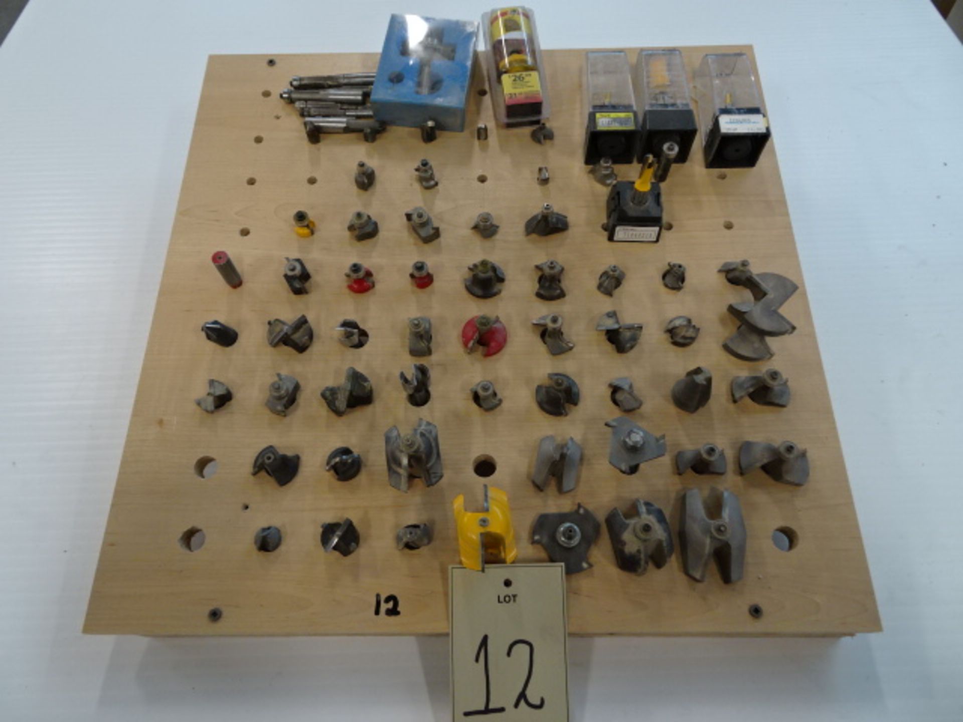 Lot de (± 60) bits de toupie assorties / (± 60) assorted rooter bits