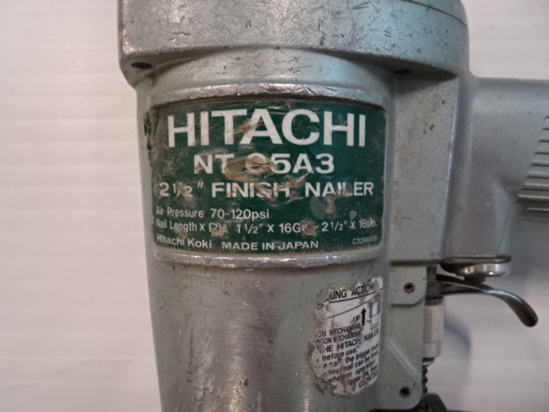 Lot de (3) Cloueuses pneumatique de finition 2½" "Hitachi" 2½" pneumatic finish brad nailer - Image 3 of 5