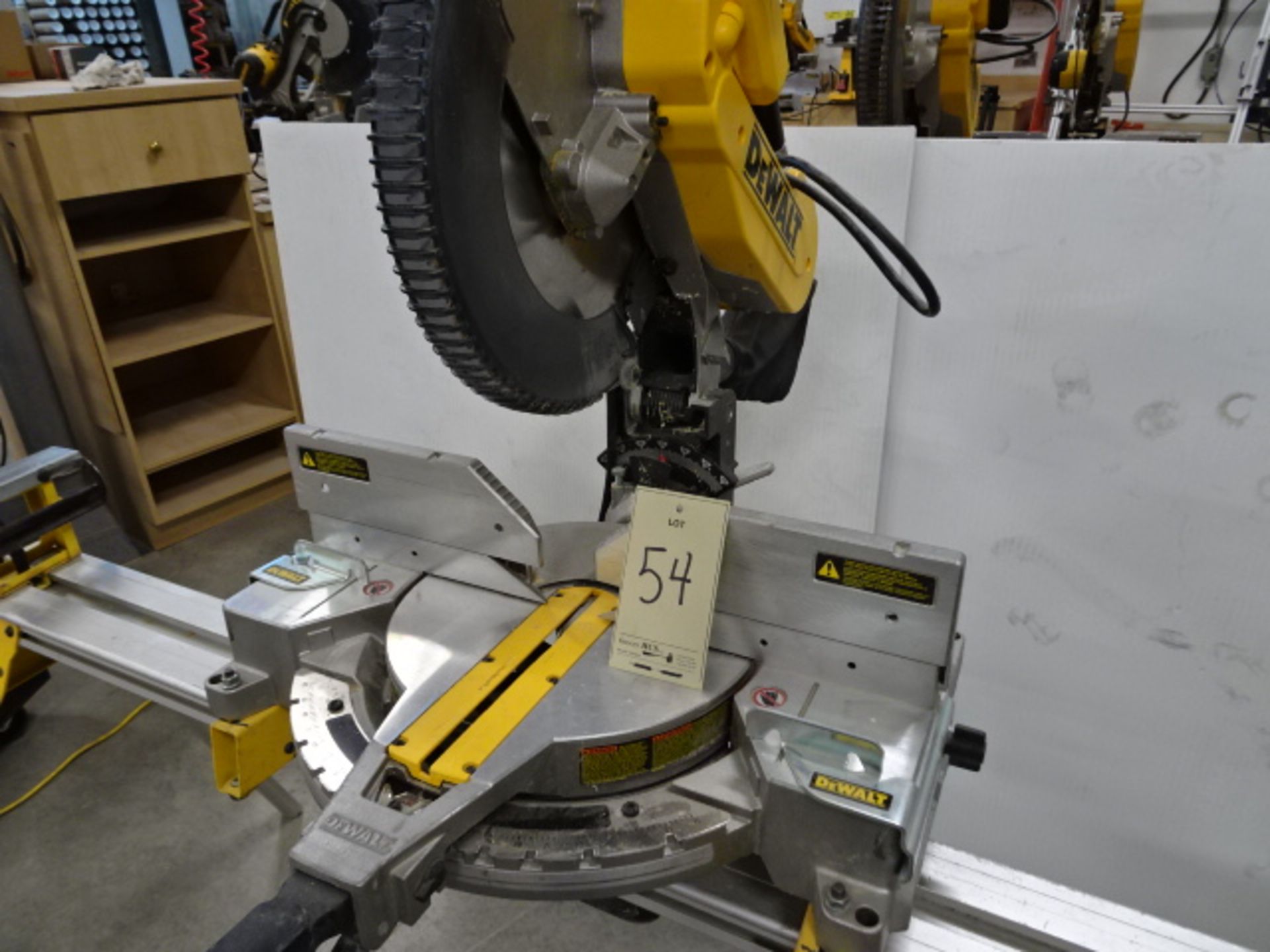 Scie à onglets "Dewalt" DW716 double bevel meter saw