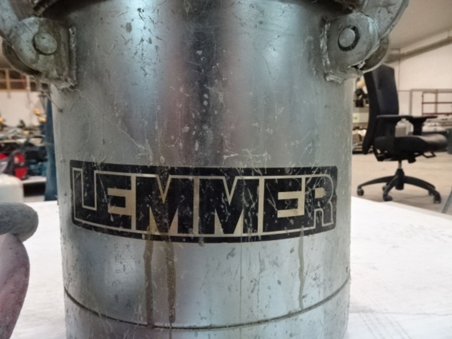 Pot à peinture pressurisé "Lemmer" Pressurized peint pot & access. - Image 2 of 5