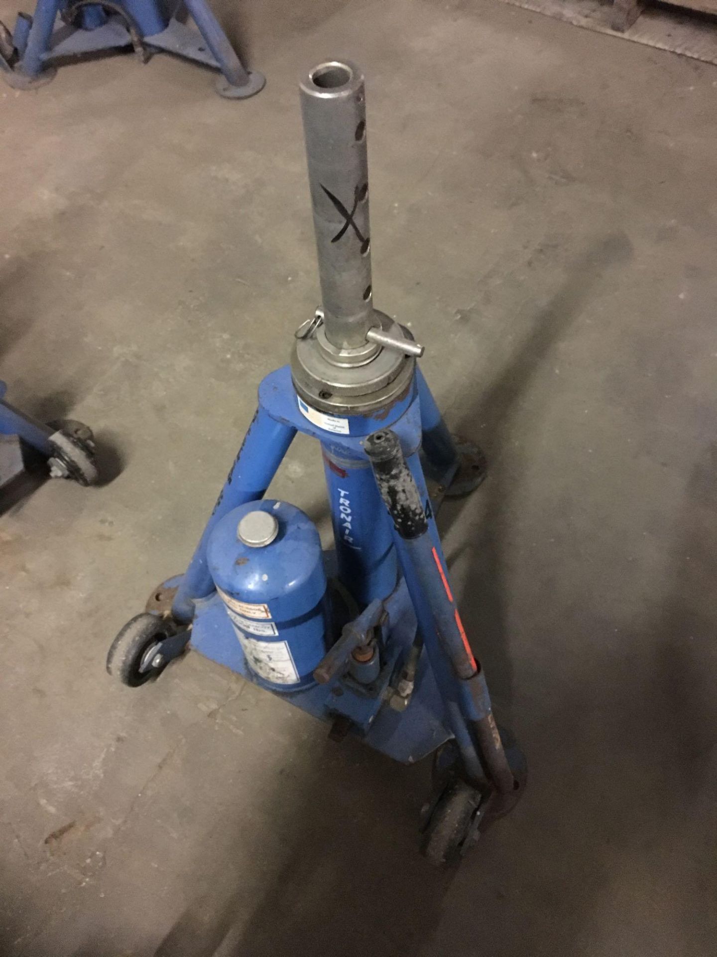 Hydraulic Jack on Stand