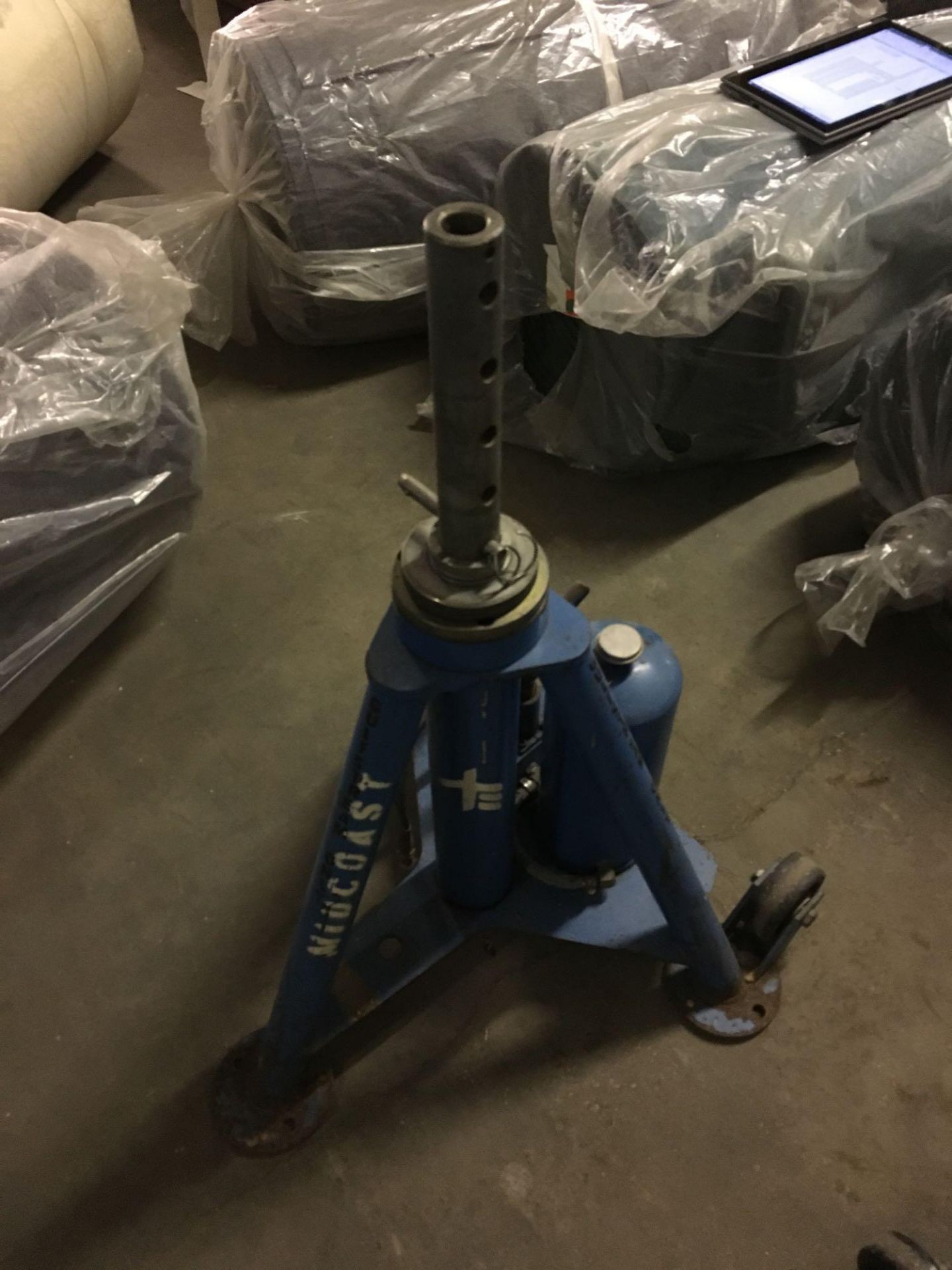 Hydraulic Jack on Stand - Image 2 of 9