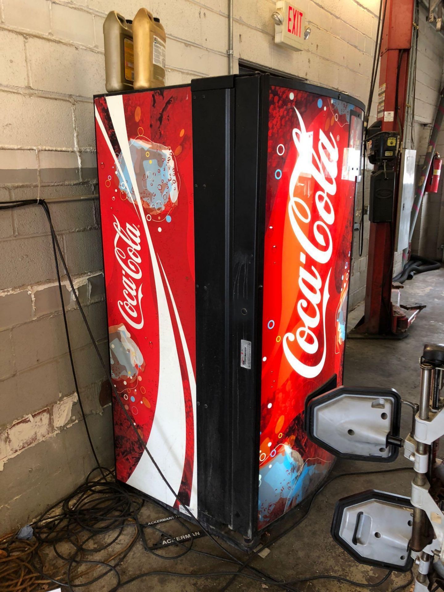 Coca Cola Vending Machine - Image 4 of 5