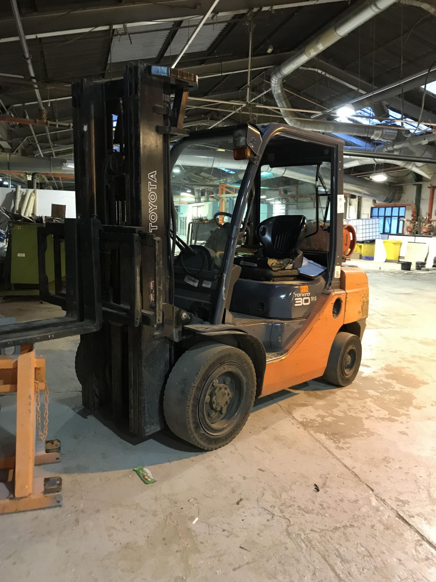 Toyota Tonero, model number 02-8FGF30 LPG forklift c/w triplex mast & Cascade sideshift, 3,000Kg