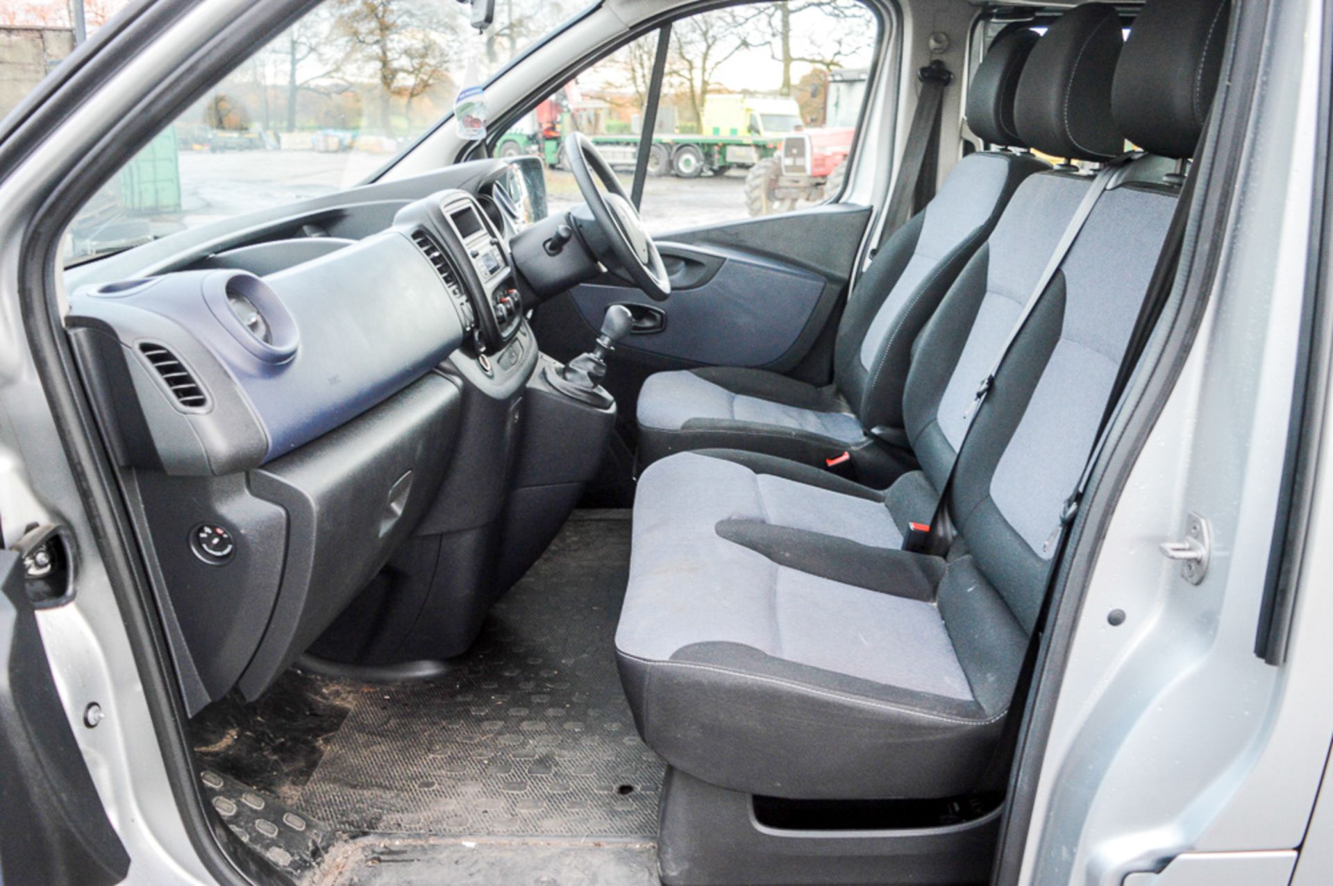 Vauxhall Vivaro Bi-Turbo 8 seat minibus Registration Number: DY16 FKN Date of Registration: Recorded - Image 12 of 13