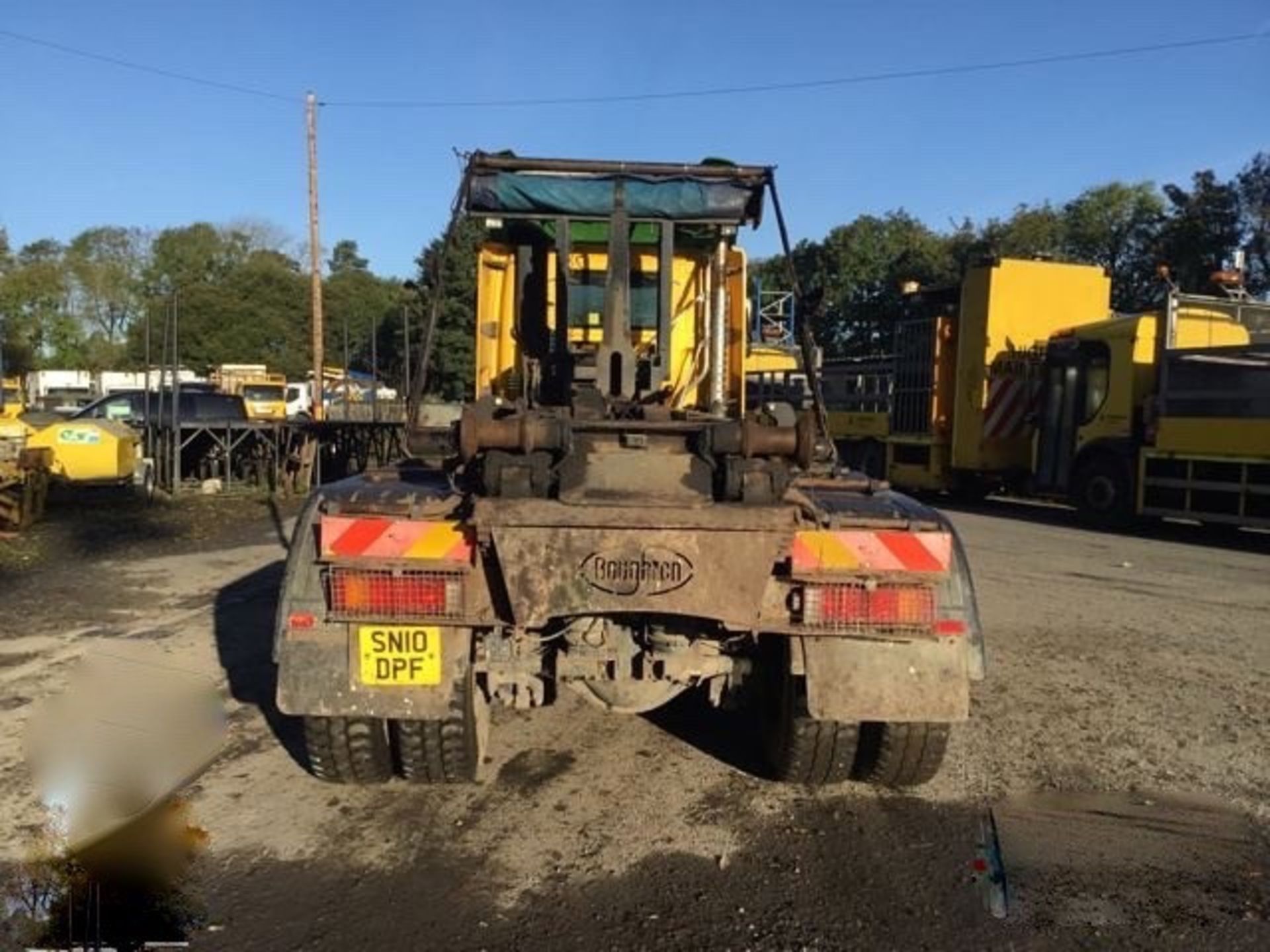 DAF CF85.410 8x4 hook loader lorry Registration Number: SN10 DPF Date of Registration: 15.06.2010 - Image 5 of 9