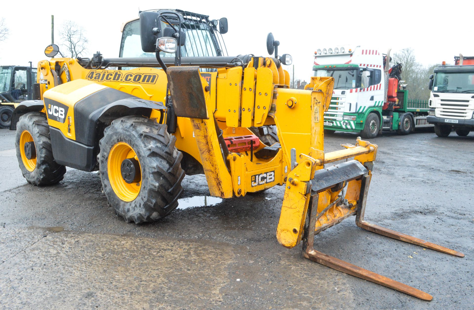 JCB 540-170 Hi-Viz T4i 17 metre telescopic handler Year: 2013 S/N: 2180829 Recorded Hours: 4085 c/ - Image 4 of 12