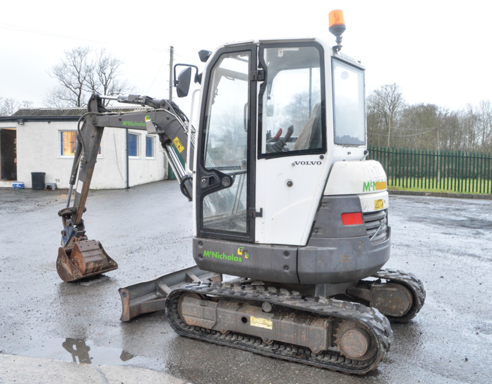Volvo ECR28 2.8 tonne rubber tracked excavator Year: 2008 S/N: 111413 Recorded Hours: 1741 blade, - Image 2 of 11